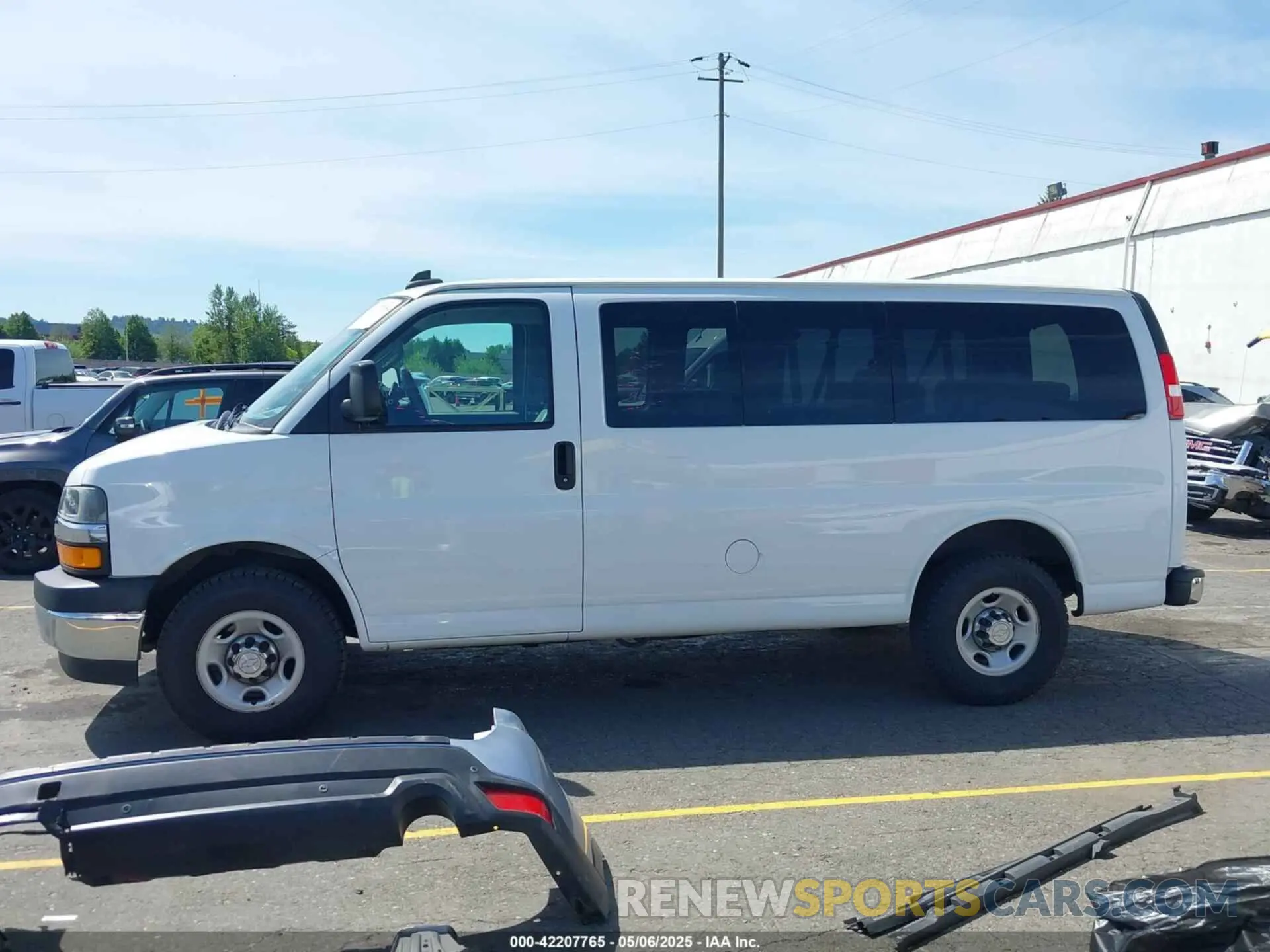 14 Фотография поврежденного автомобиля 1GAWGFFGXL1155840 CHEVROLET EXPRESS PASSENGER 2020