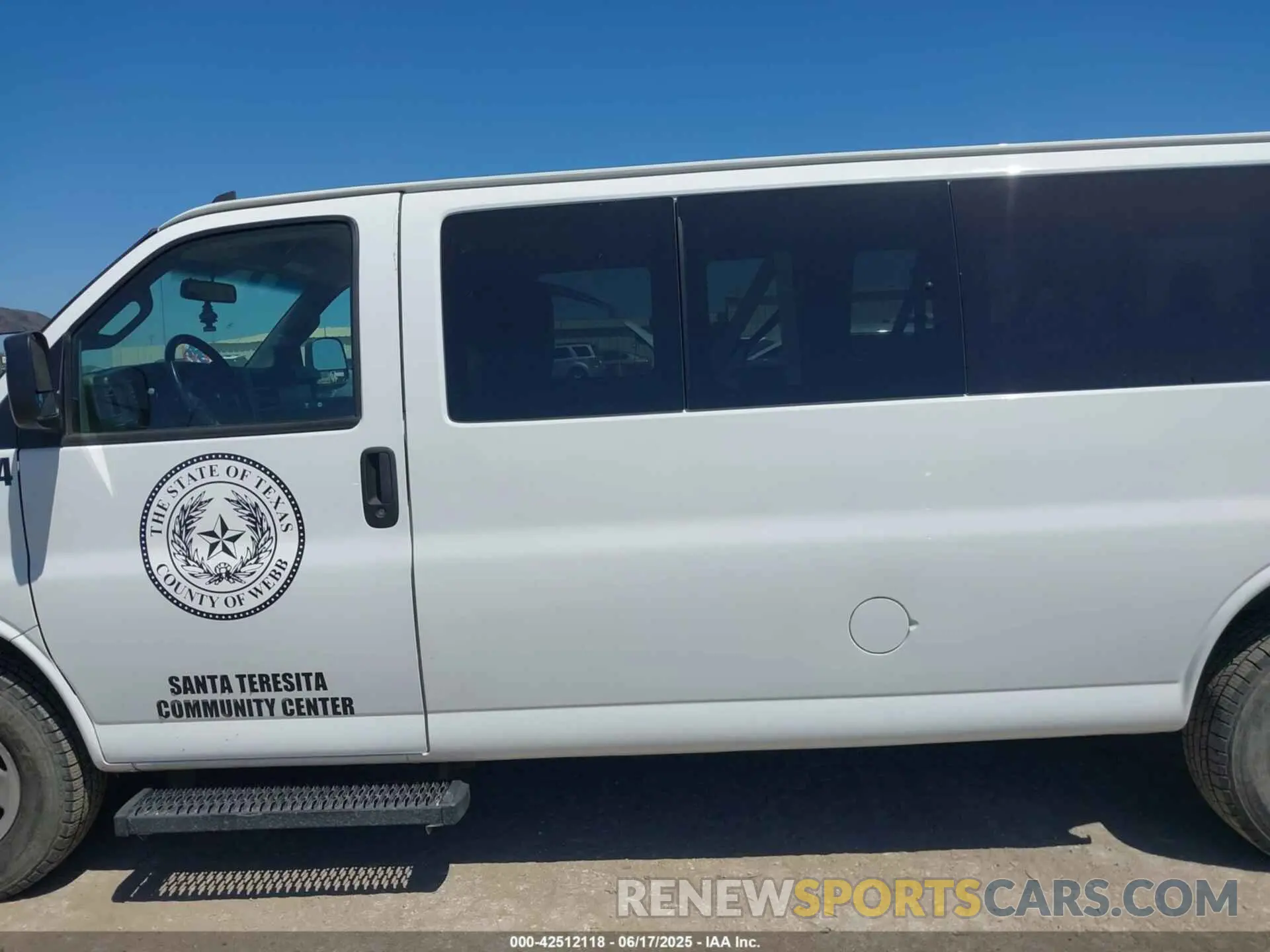 14 Photograph of a damaged car 1GAZGNFG5L1241936 CHEVROLET EXPRESS PASSENGER 2020