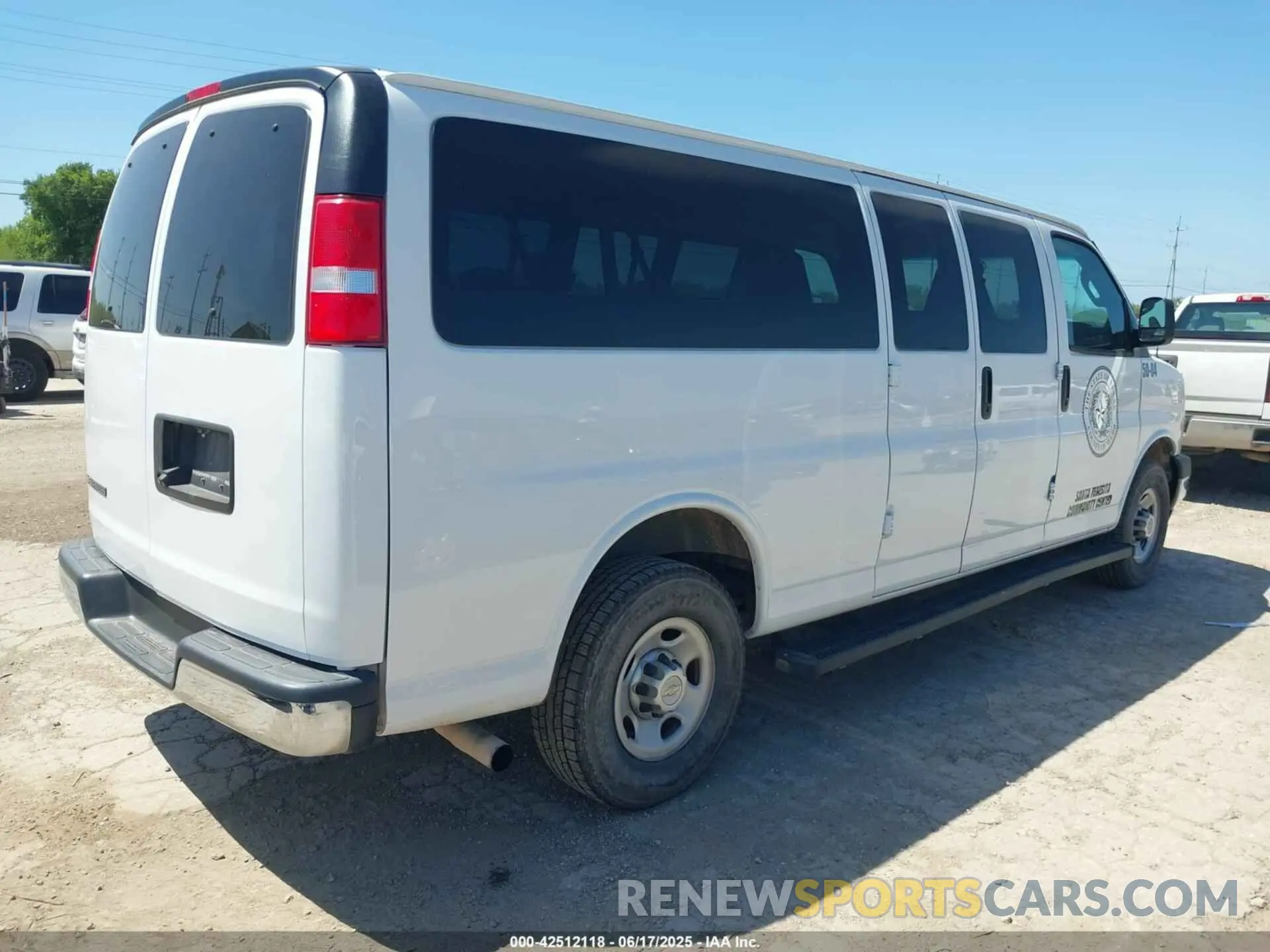 4 Photograph of a damaged car 1GAZGNFG5L1241936 CHEVROLET EXPRESS PASSENGER 2020