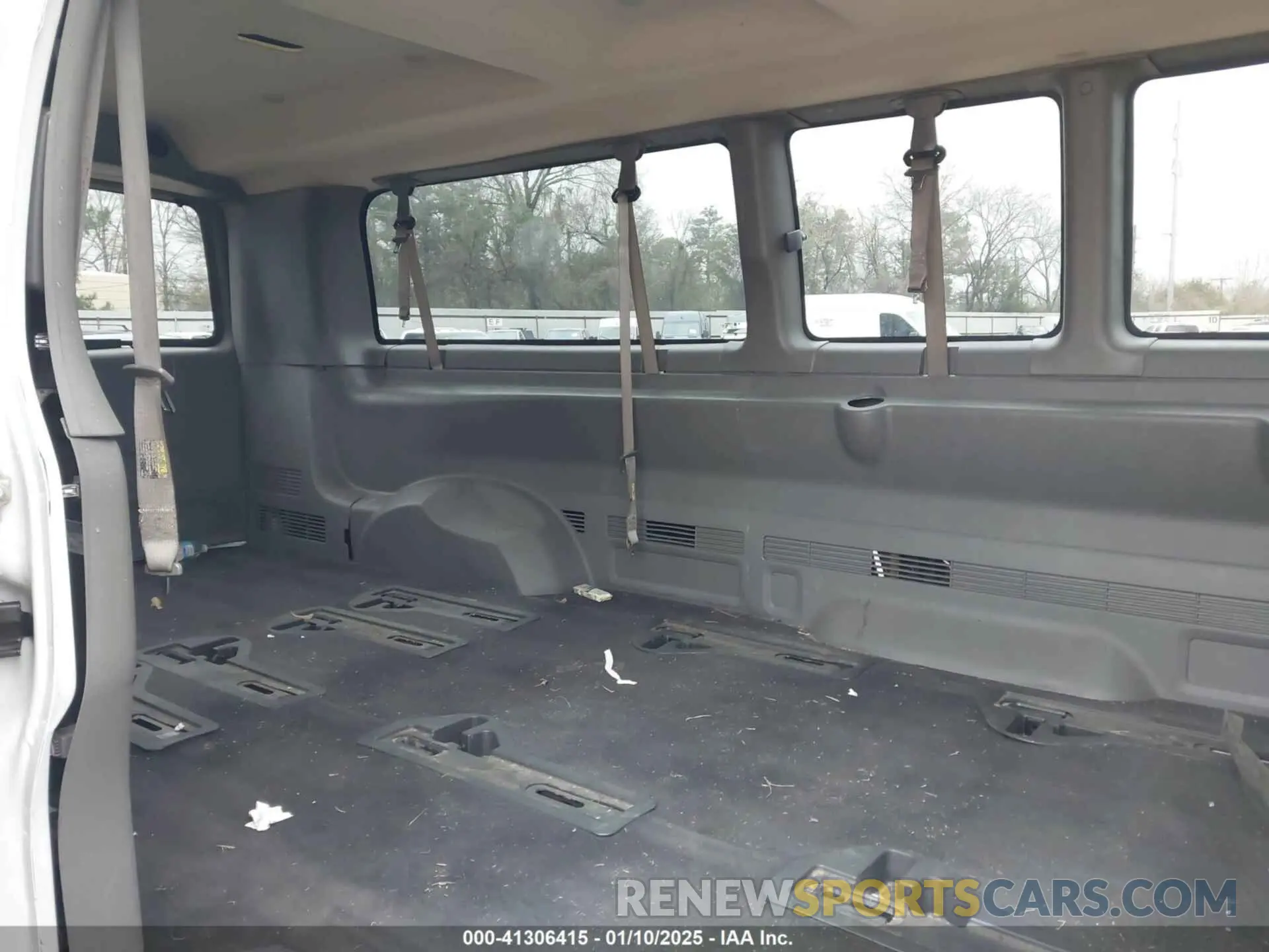 8 Photograph of a damaged car 1GAZGPFG4L1121251 CHEVROLET EXPRESS PASSENGER 2020