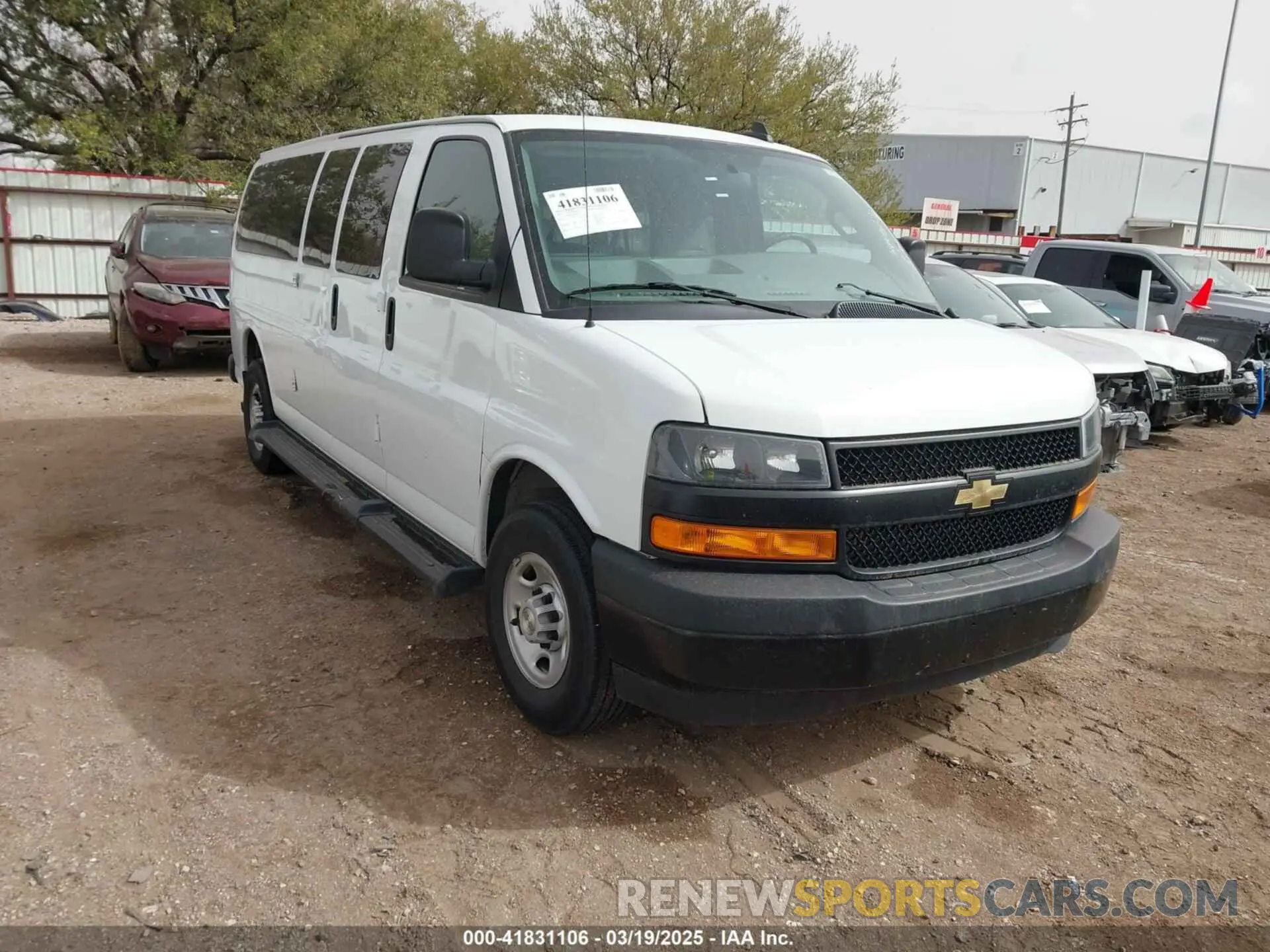 1 Фотография поврежденного автомобиля 1GAZGNFPXN1284736 CHEVROLET EXPRESS PASSENGER 2022