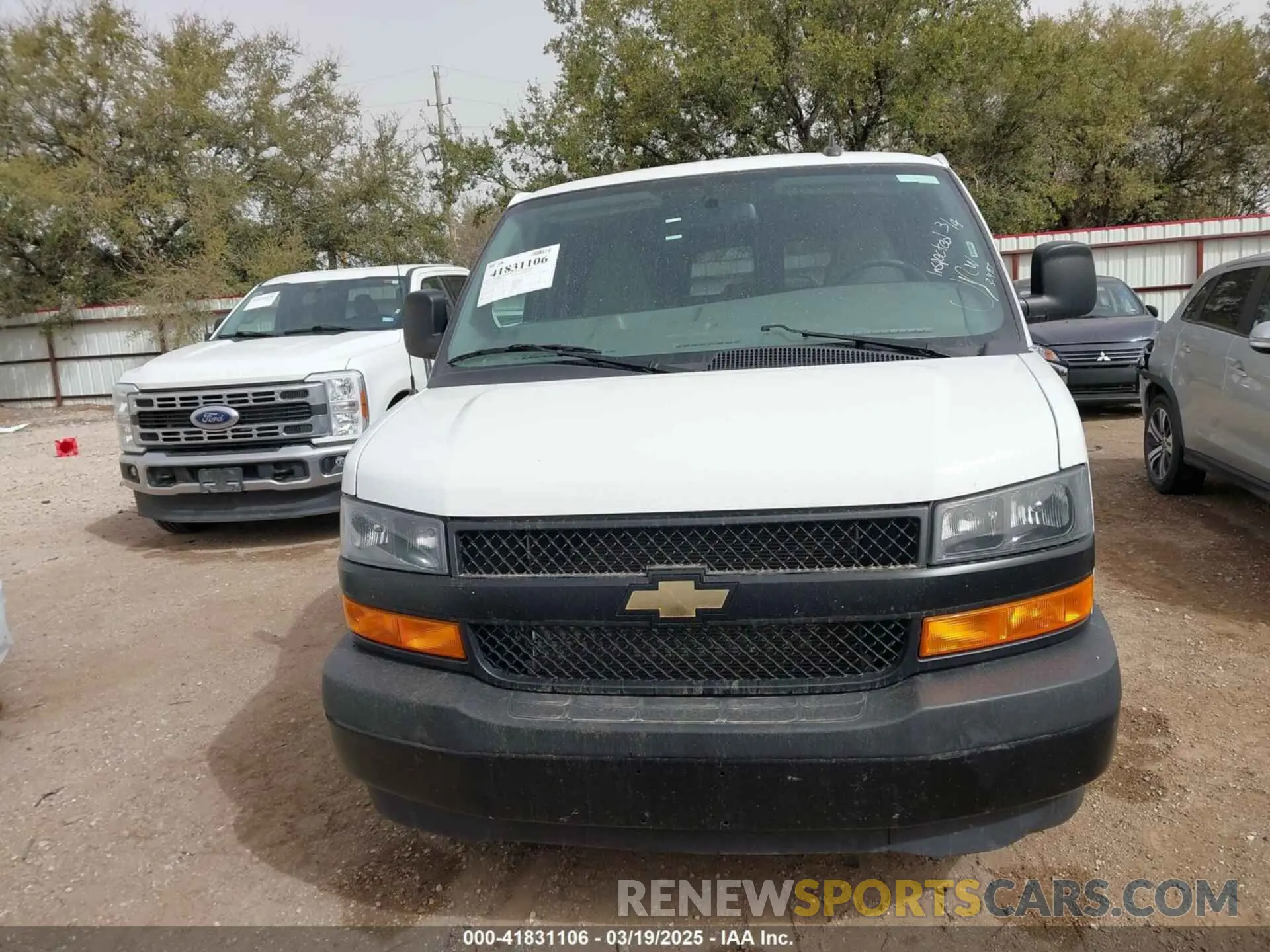 13 Фотография поврежденного автомобиля 1GAZGNFPXN1284736 CHEVROLET EXPRESS PASSENGER 2022
