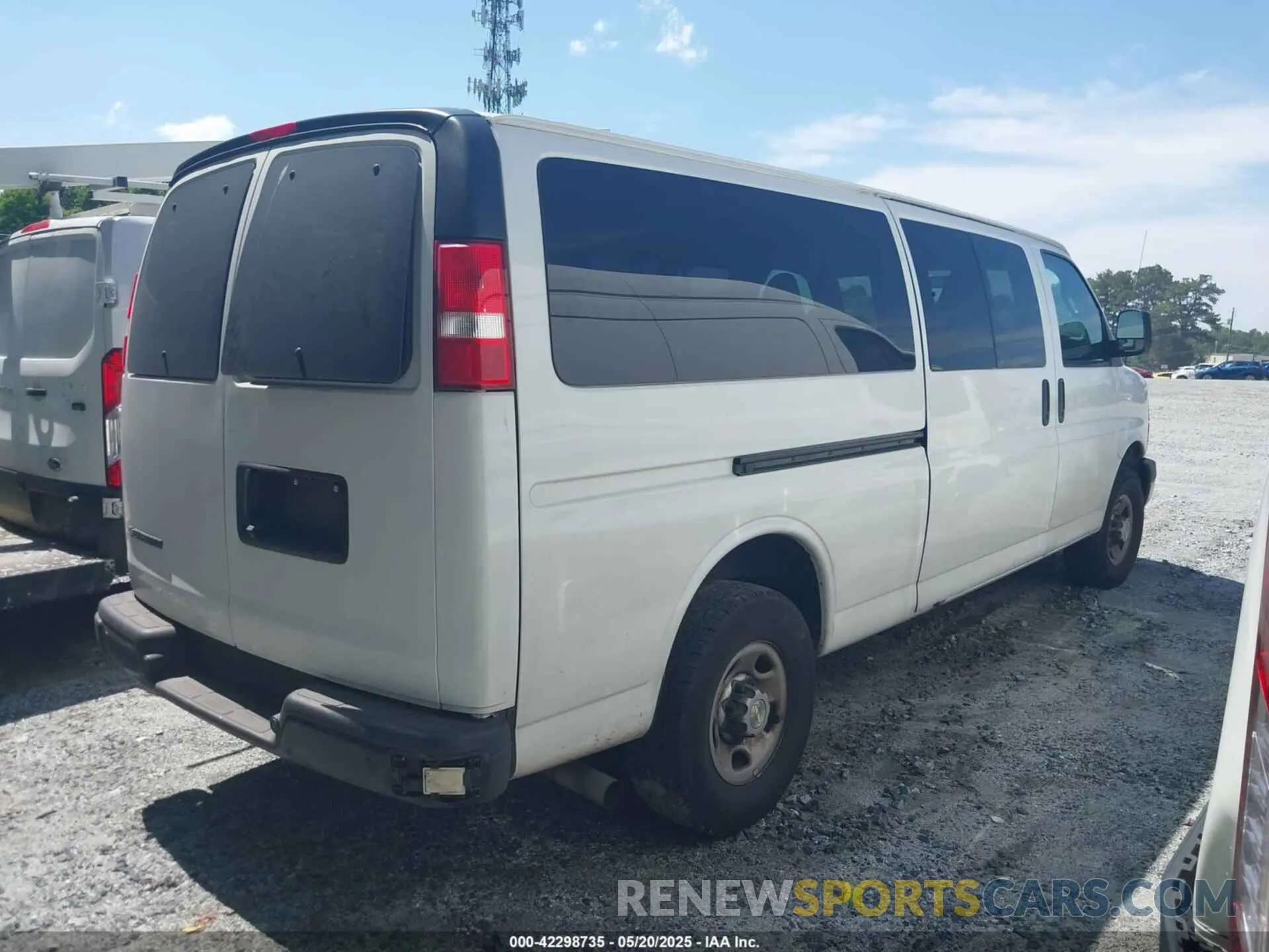 4 Photograph of a damaged car 1GAZGNFP7P1133565 CHEVROLET EXPRESS PASSENGER 2023