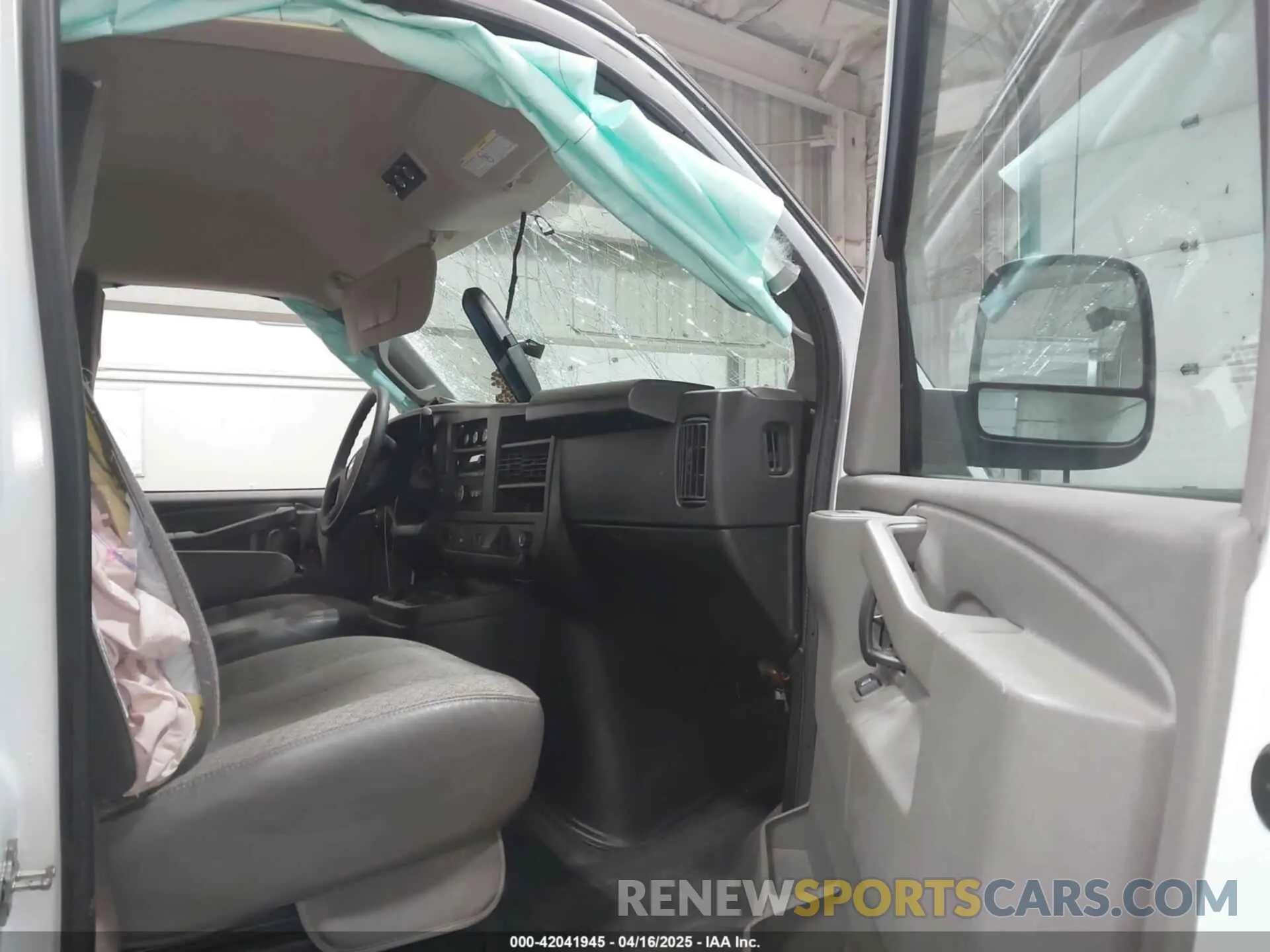 5 Photograph of a damaged car 1GAZGNFP8P1119268 CHEVROLET EXPRESS PASSENGER 2023