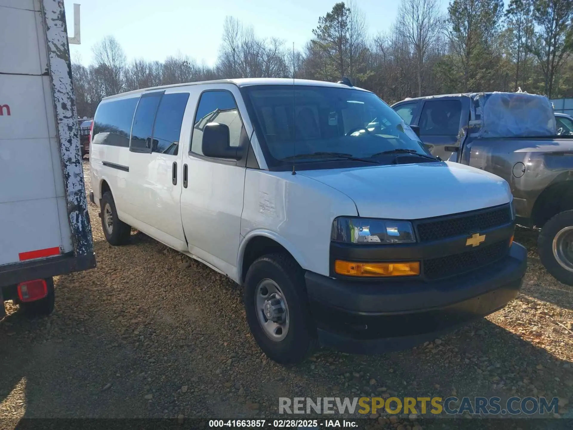 1 Фотография поврежденного автомобиля 1GAZGNFP9P1114645 CHEVROLET EXPRESS PASSENGER 2023