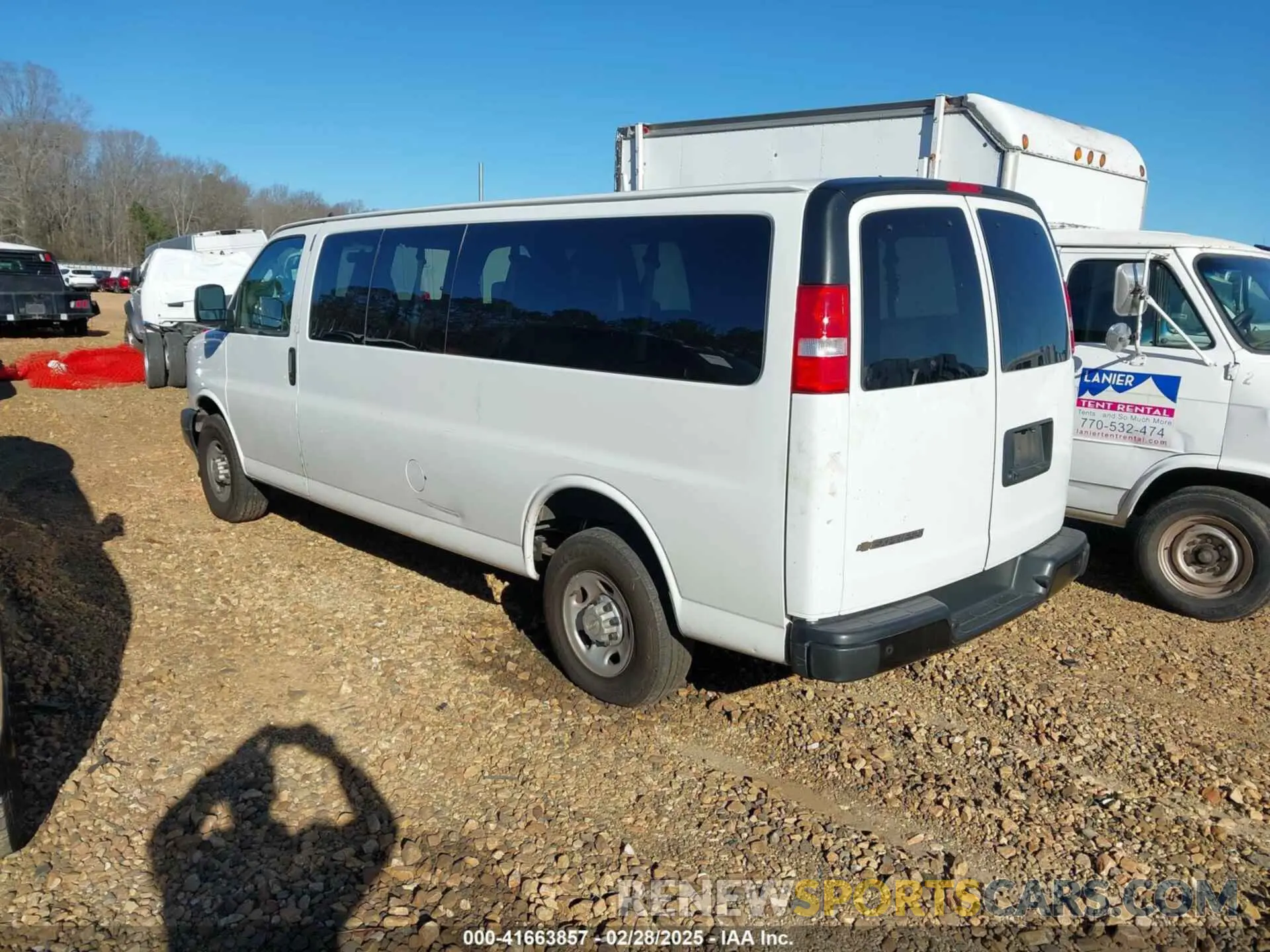 3 Фотография поврежденного автомобиля 1GAZGNFP9P1114645 CHEVROLET EXPRESS PASSENGER 2023