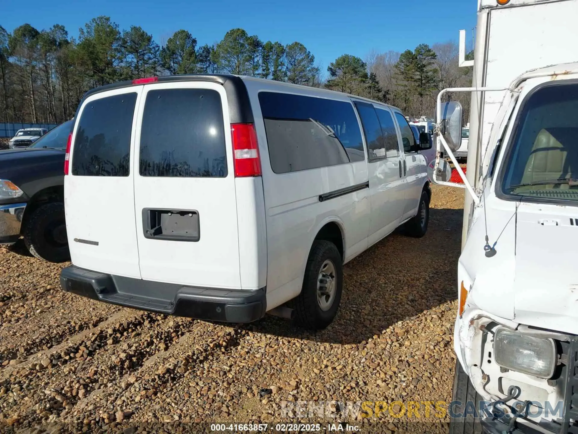 4 Фотография поврежденного автомобиля 1GAZGNFP9P1114645 CHEVROLET EXPRESS PASSENGER 2023