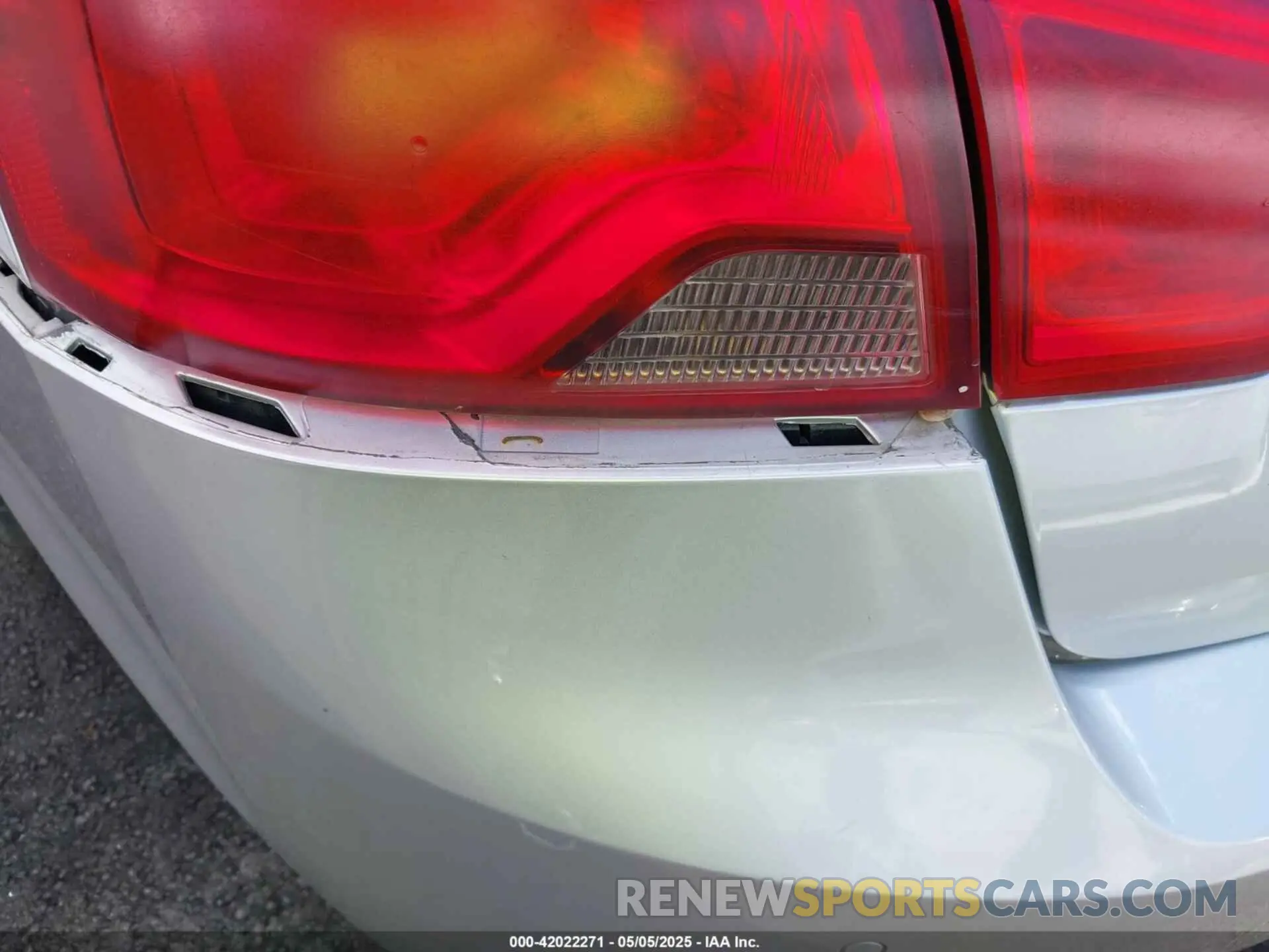 17 Photograph of a damaged car 1G1105S34KU108568 CHEVROLET IMPALA 2019