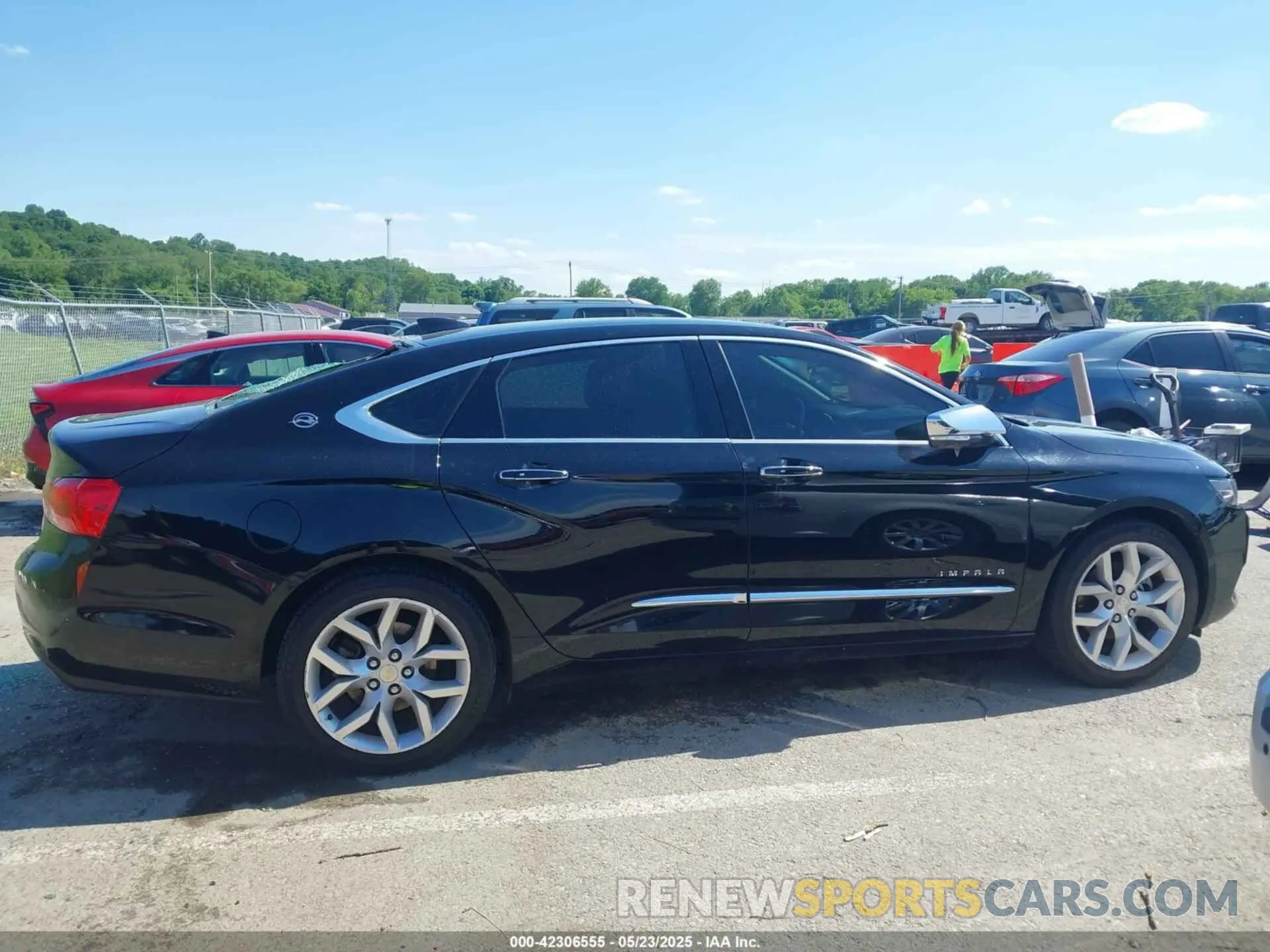 13 Фотография поврежденного автомобиля 1G1105S35KU137402 CHEVROLET IMPALA 2019