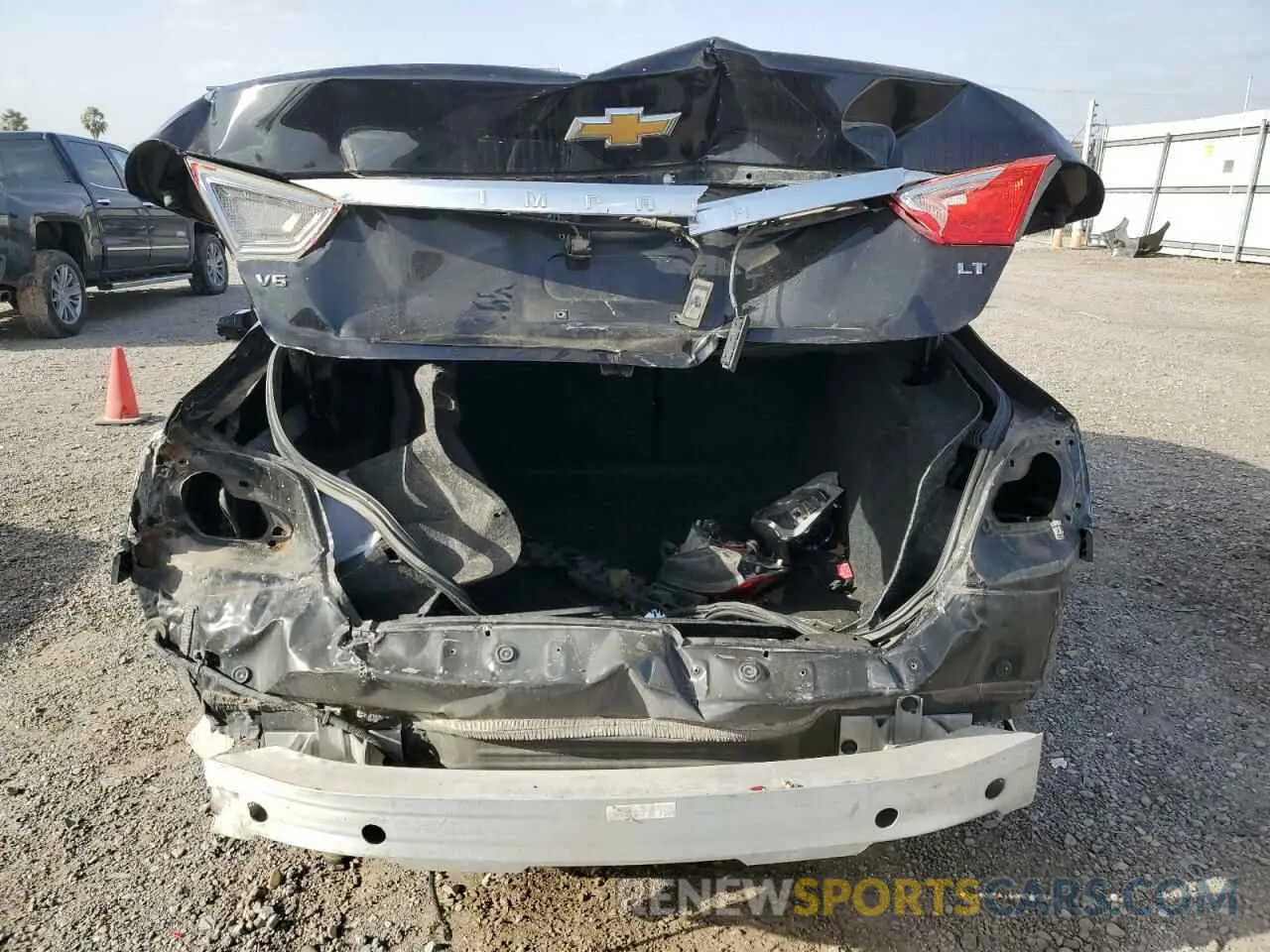 6 Фотография поврежденного автомобиля 1G11Z5S30KU108282 CHEVROLET IMPALA 2019