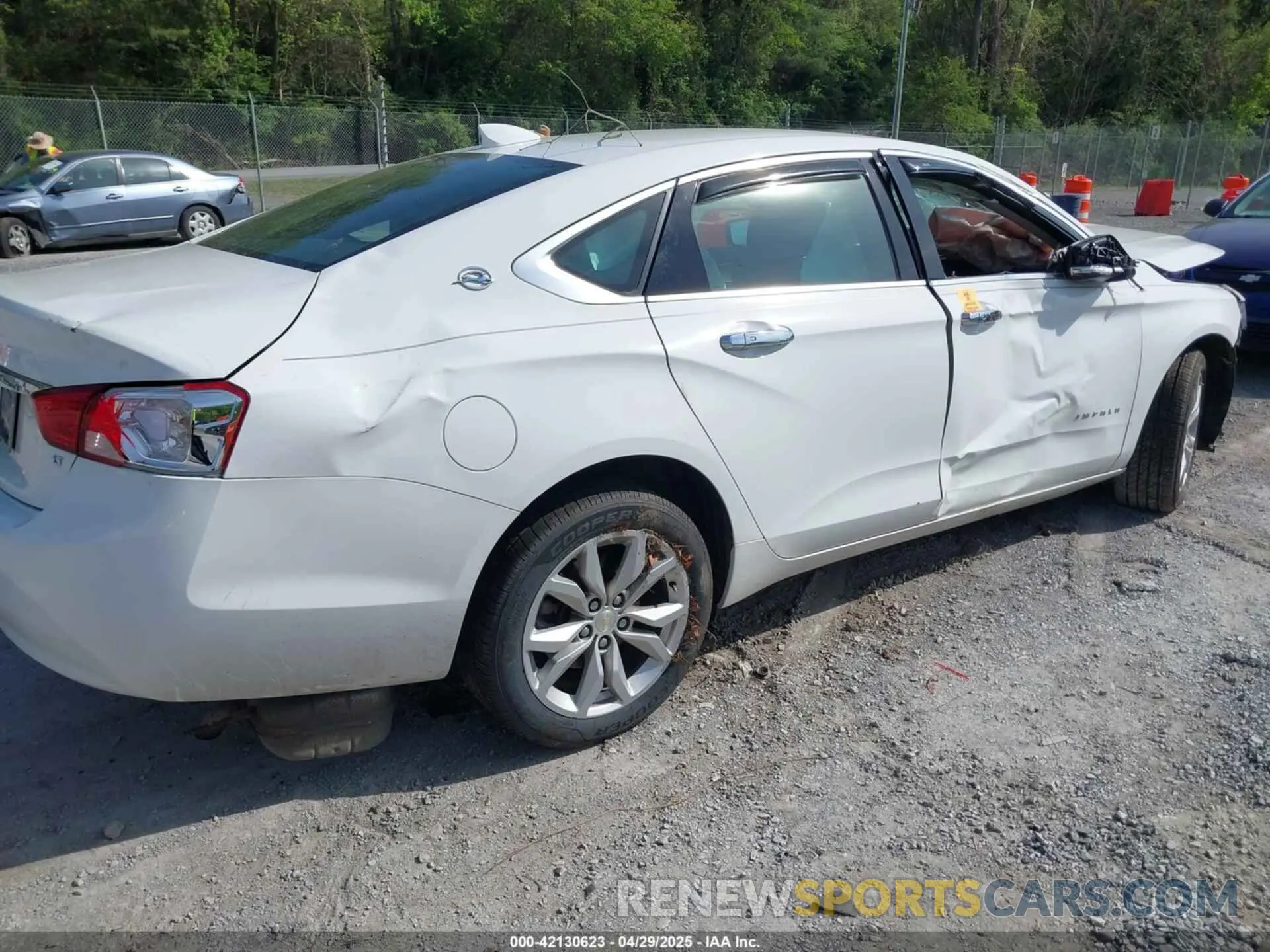 4 Фотография поврежденного автомобиля 1G11Z5S35KU104647 CHEVROLET IMPALA 2019