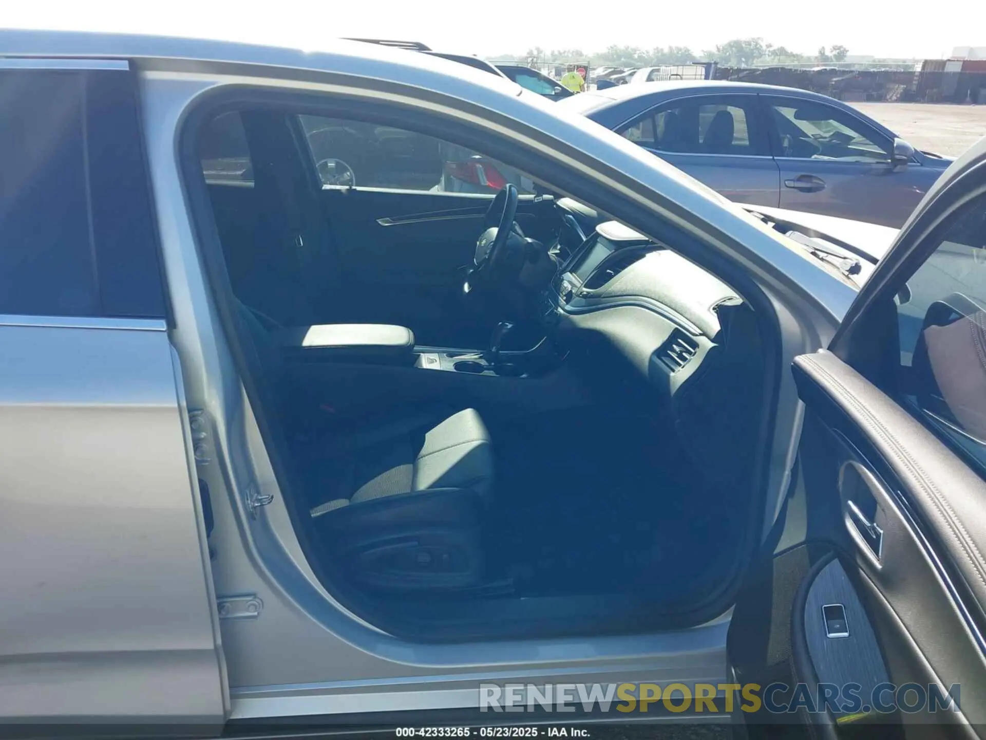 5 Photograph of a damaged car 1G11Z5S3XKU128474 CHEVROLET IMPALA 2019