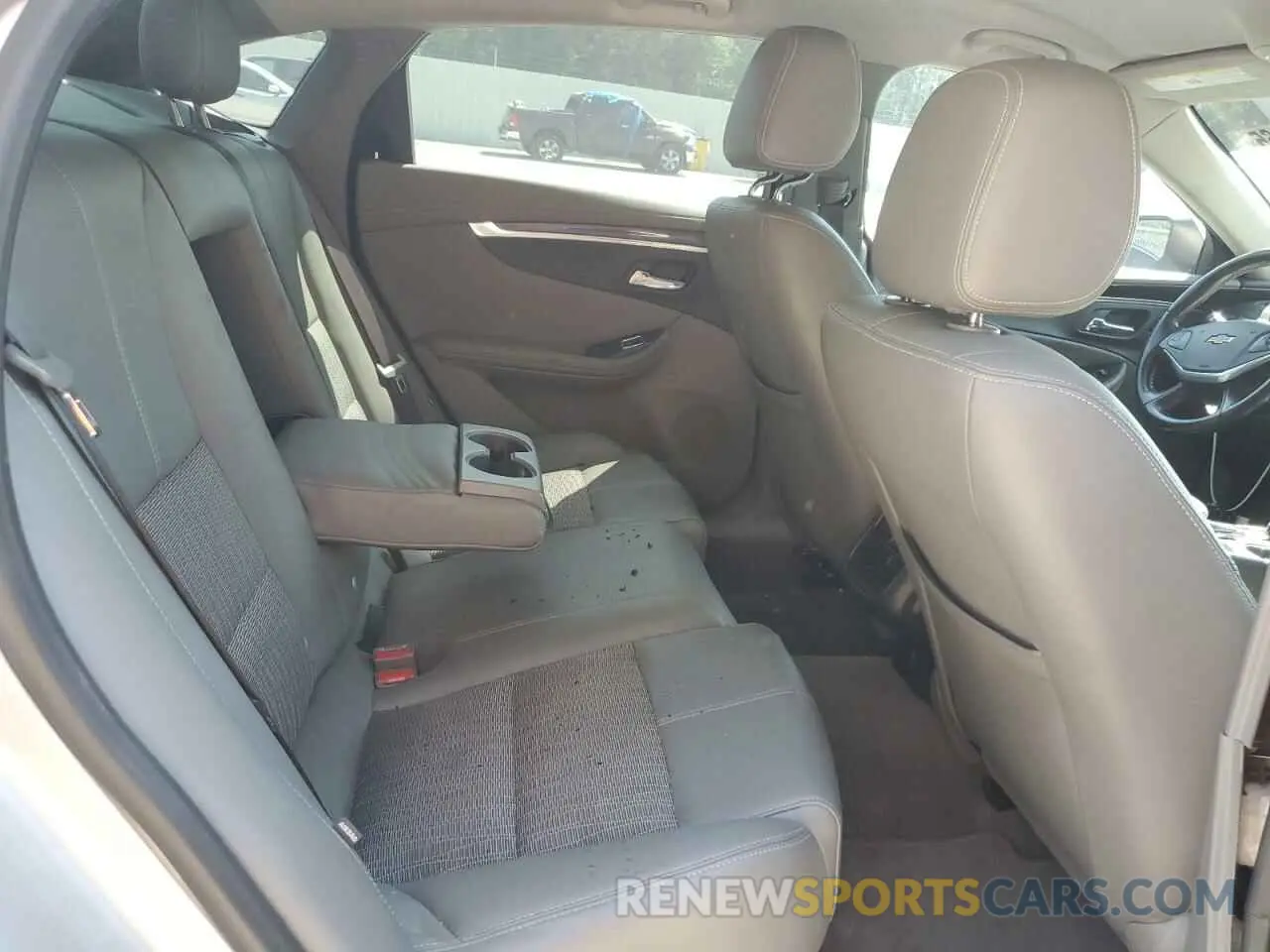 10 Photograph of a damaged car 1G11Z5SA9KU136080 CHEVROLET IMPALA 2019