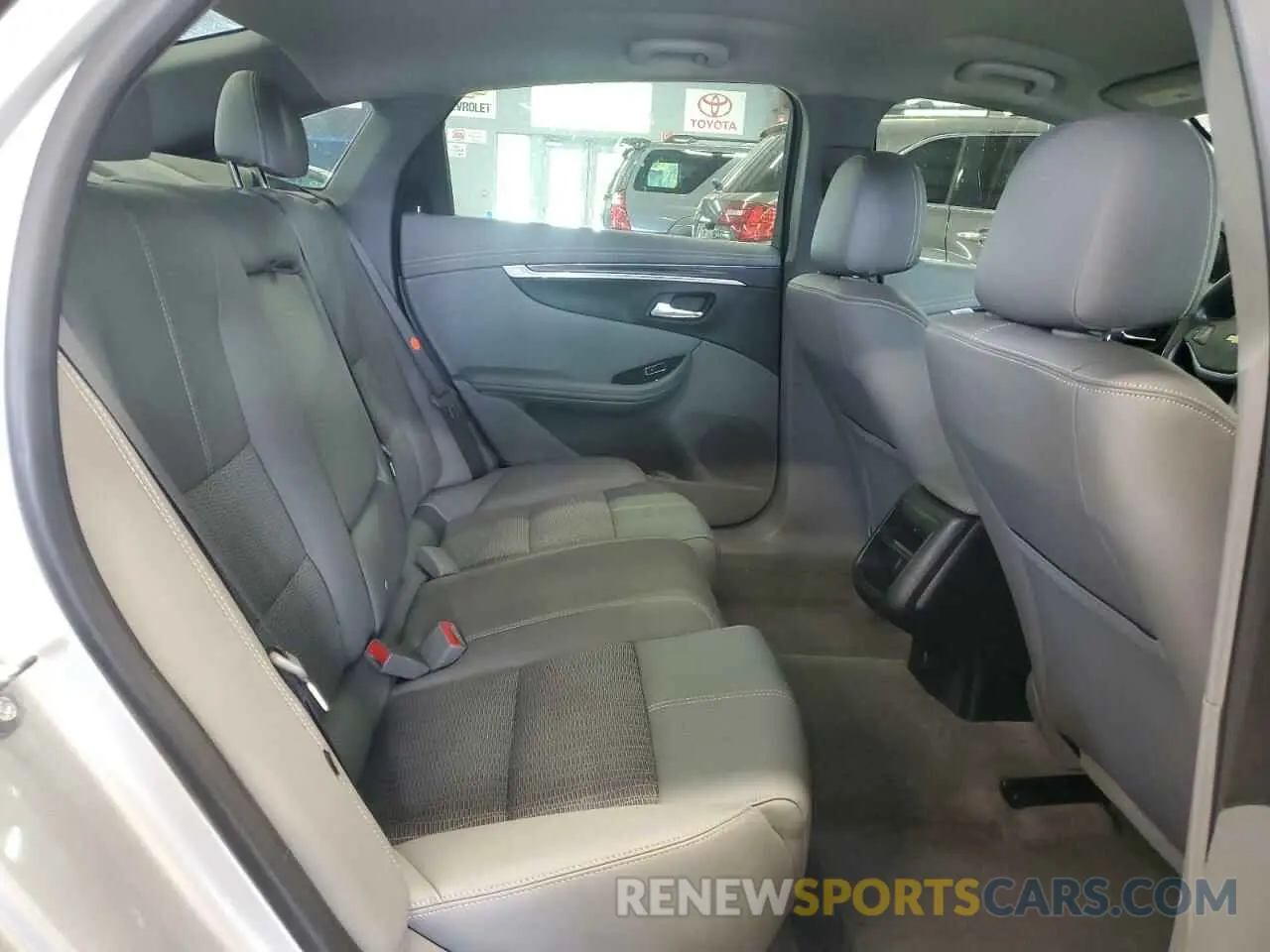 10 Photograph of a damaged car 2G11Y5S35K9128723 CHEVROLET IMPALA 2019