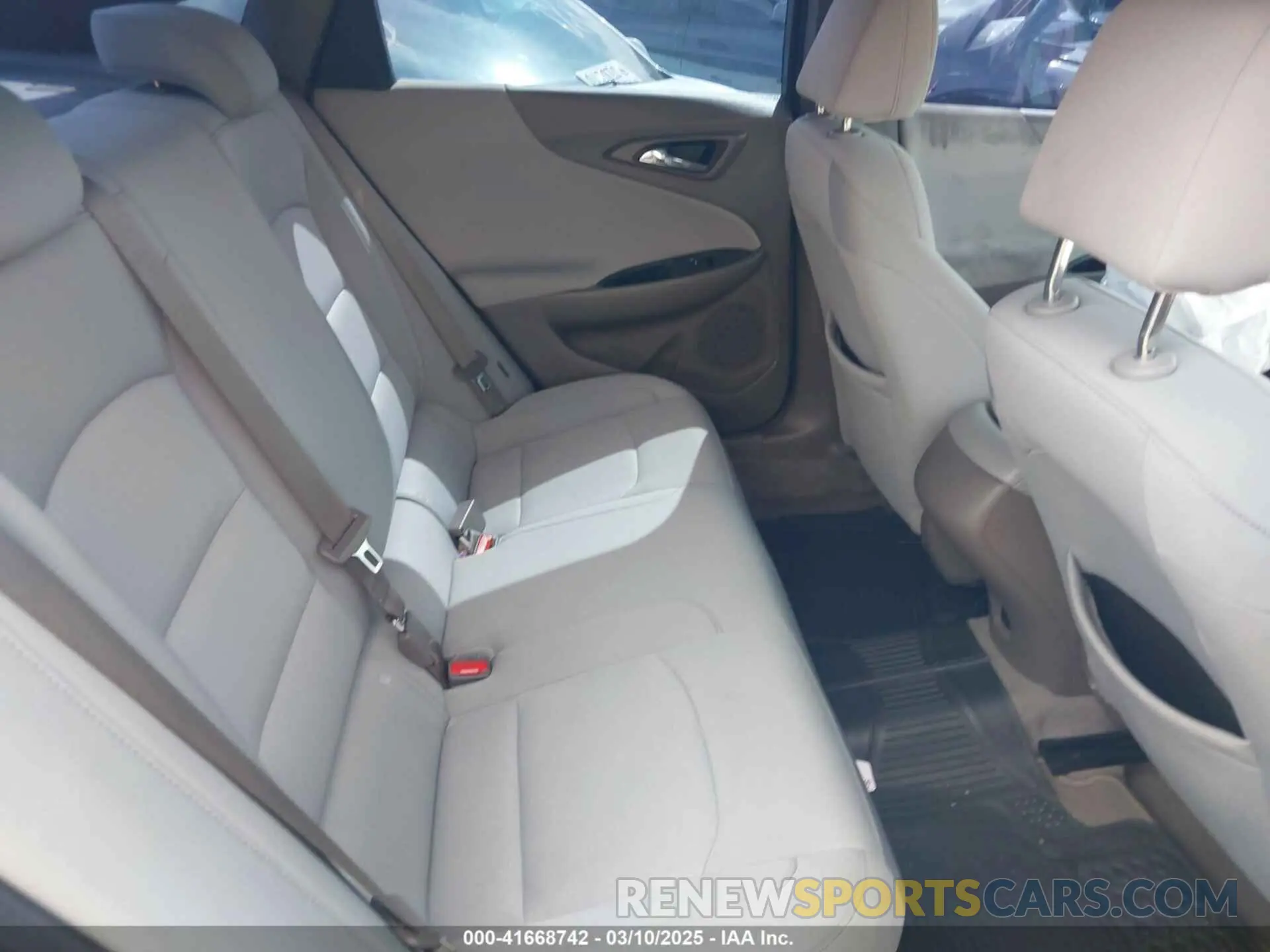 8 Photograph of a damaged car 1G1ZC5ST1KF192492 CHEVROLET MALIBU 2019