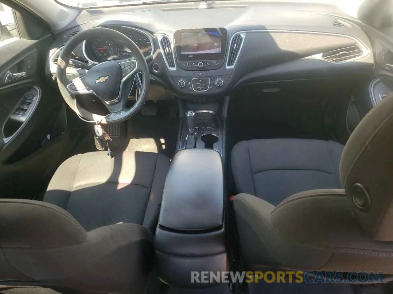 8 Photograph of a damaged car 1G1ZC5ST9KF209135 CHEVROLET MALIBU 2019