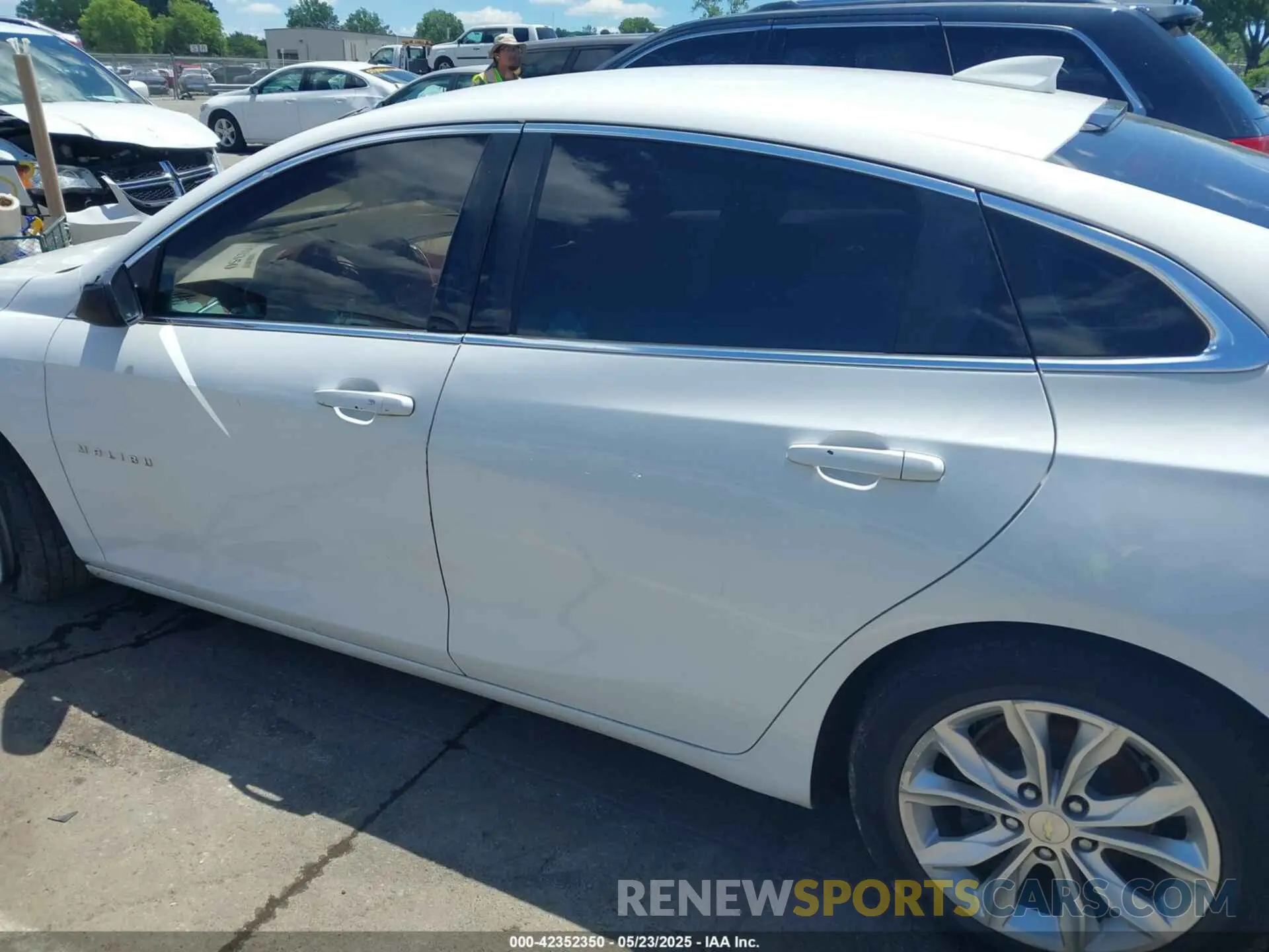 14 Photograph of a damaged car 1G1ZD5ST0KF104979 CHEVROLET MALIBU 2019