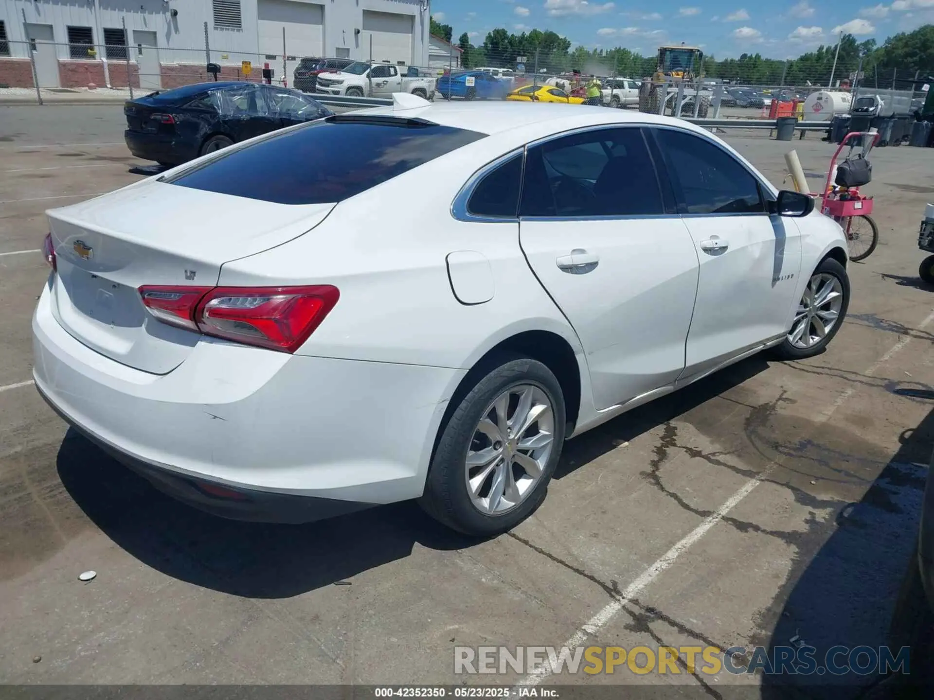 4 Photograph of a damaged car 1G1ZD5ST0KF104979 CHEVROLET MALIBU 2019