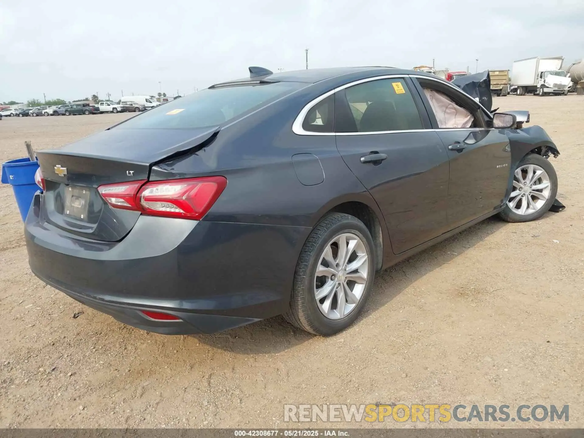 4 Фотография поврежденного автомобиля 1G1ZD5ST0KF142101 CHEVROLET MALIBU 2019