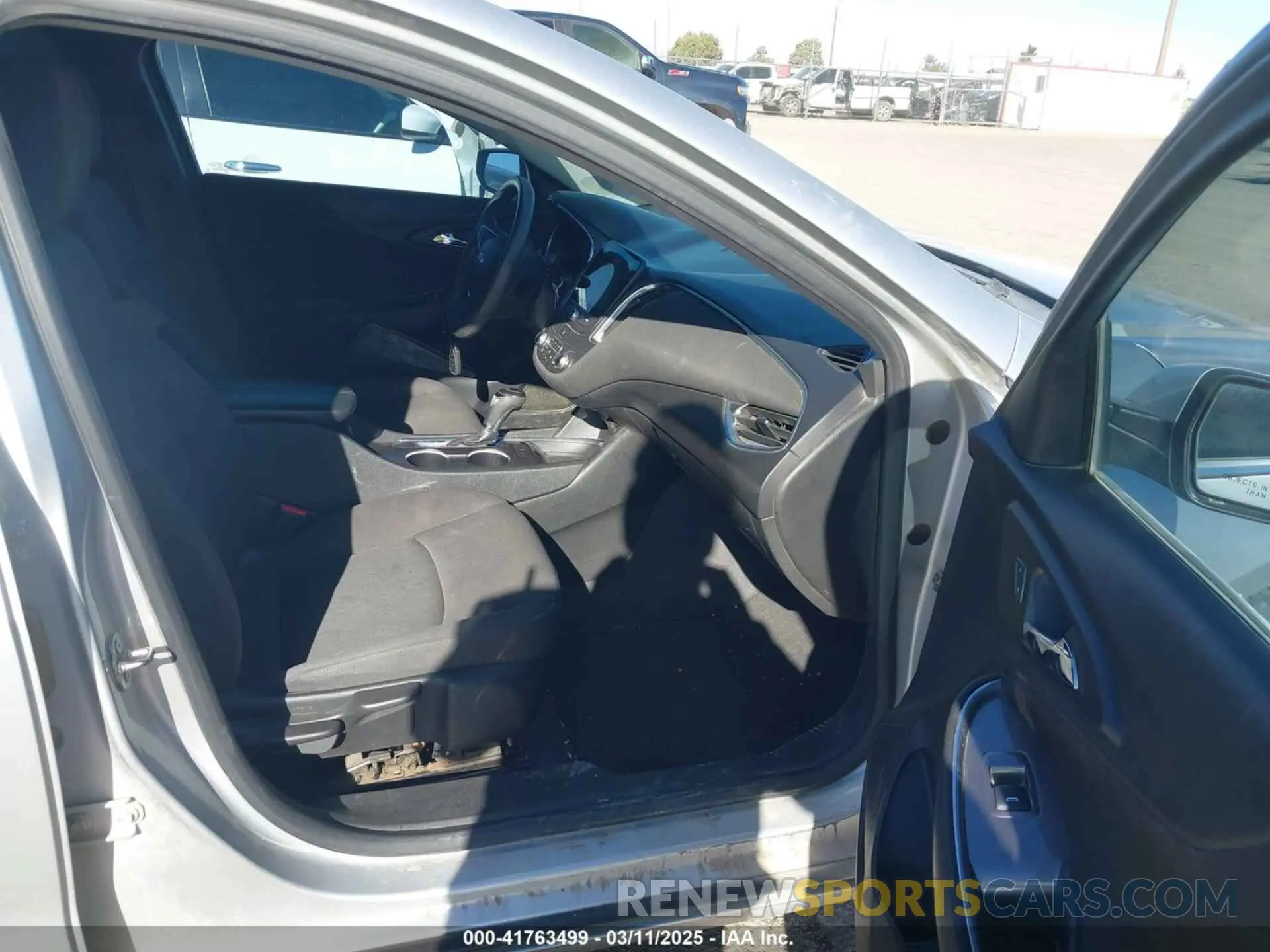 5 Фотография поврежденного автомобиля 1G1ZD5ST0KF173011 CHEVROLET MALIBU 2019