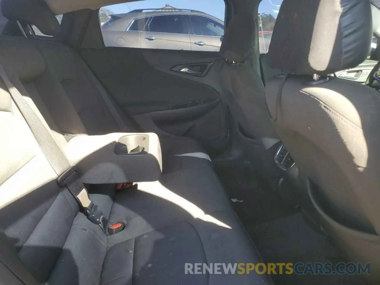 10 Photograph of a damaged car 1G1ZD5ST1KF110984 CHEVROLET MALIBU 2019
