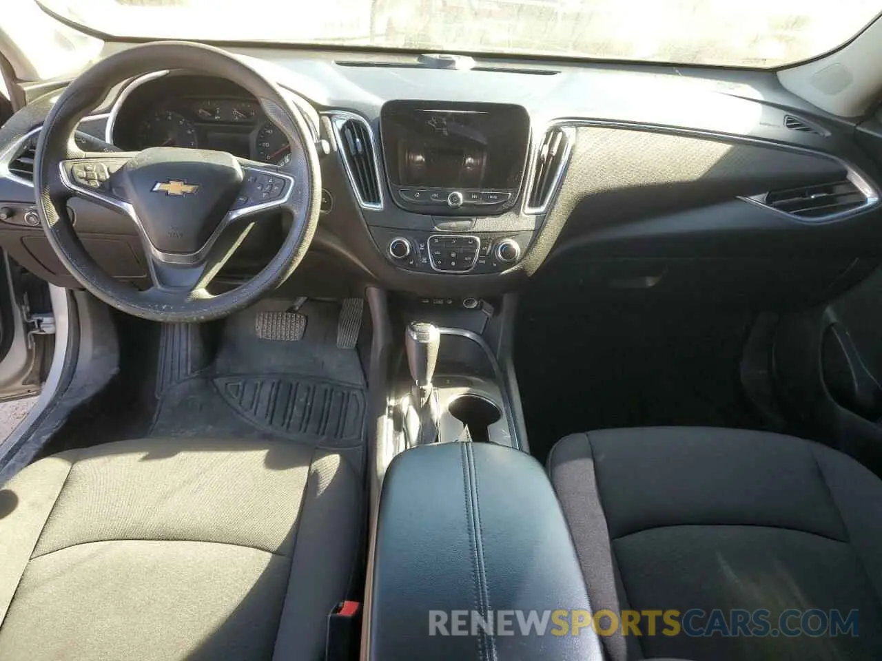 8 Photograph of a damaged car 1G1ZD5ST1KF110984 CHEVROLET MALIBU 2019
