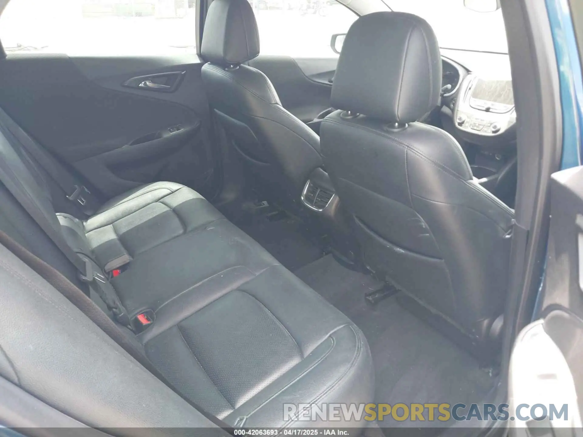 8 Photograph of a damaged car 1G1ZD5ST1KF124738 CHEVROLET MALIBU 2019