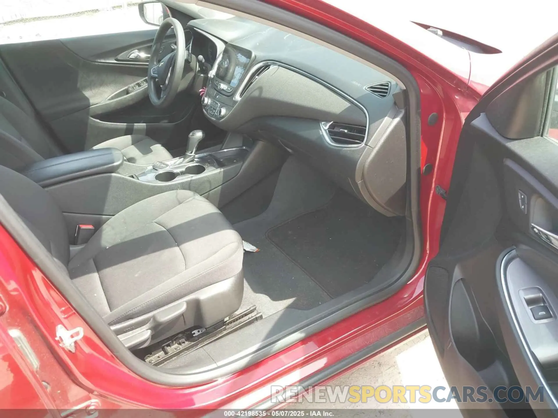 5 Photograph of a damaged car 1G1ZD5ST1KF154029 CHEVROLET MALIBU 2019