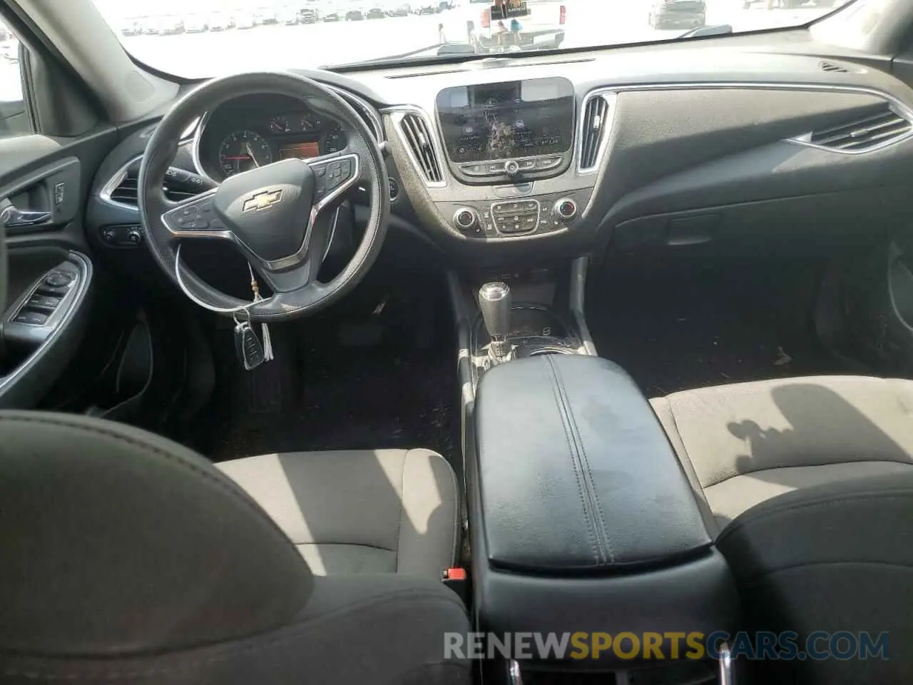 8 Photograph of a damaged car 1G1ZD5ST1KF164866 CHEVROLET MALIBU 2019