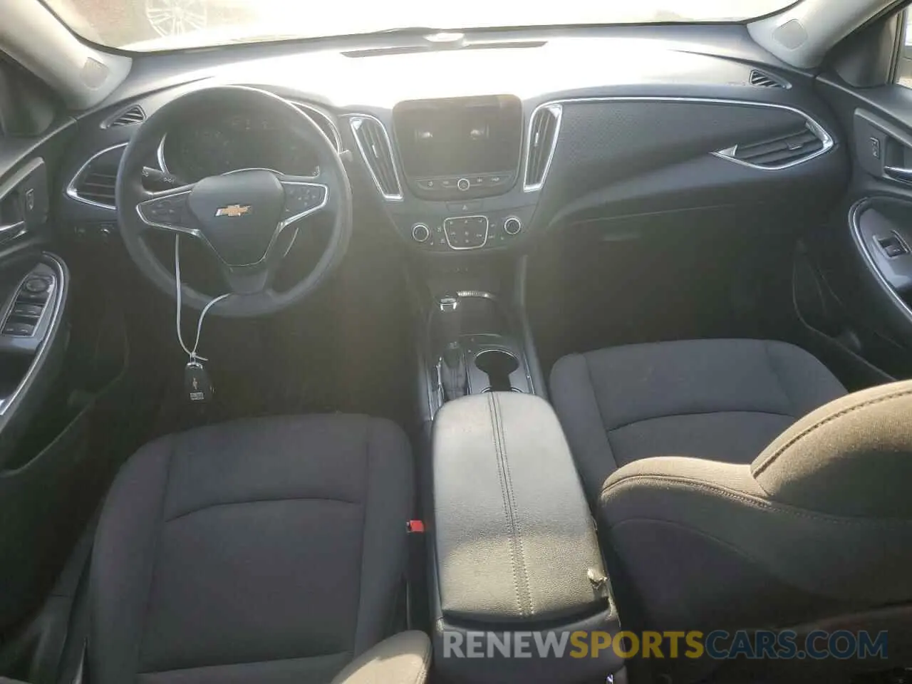 8 Photograph of a damaged car 1G1ZD5ST2KF135750 CHEVROLET MALIBU 2019