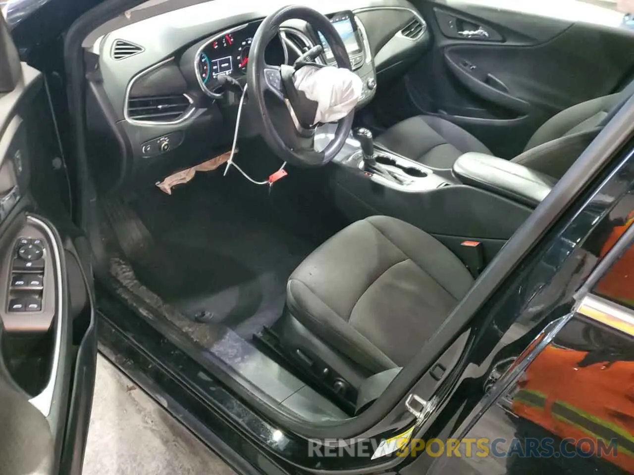 8 Photograph of a damaged car 1G1ZD5ST2KF222368 CHEVROLET MALIBU 2019