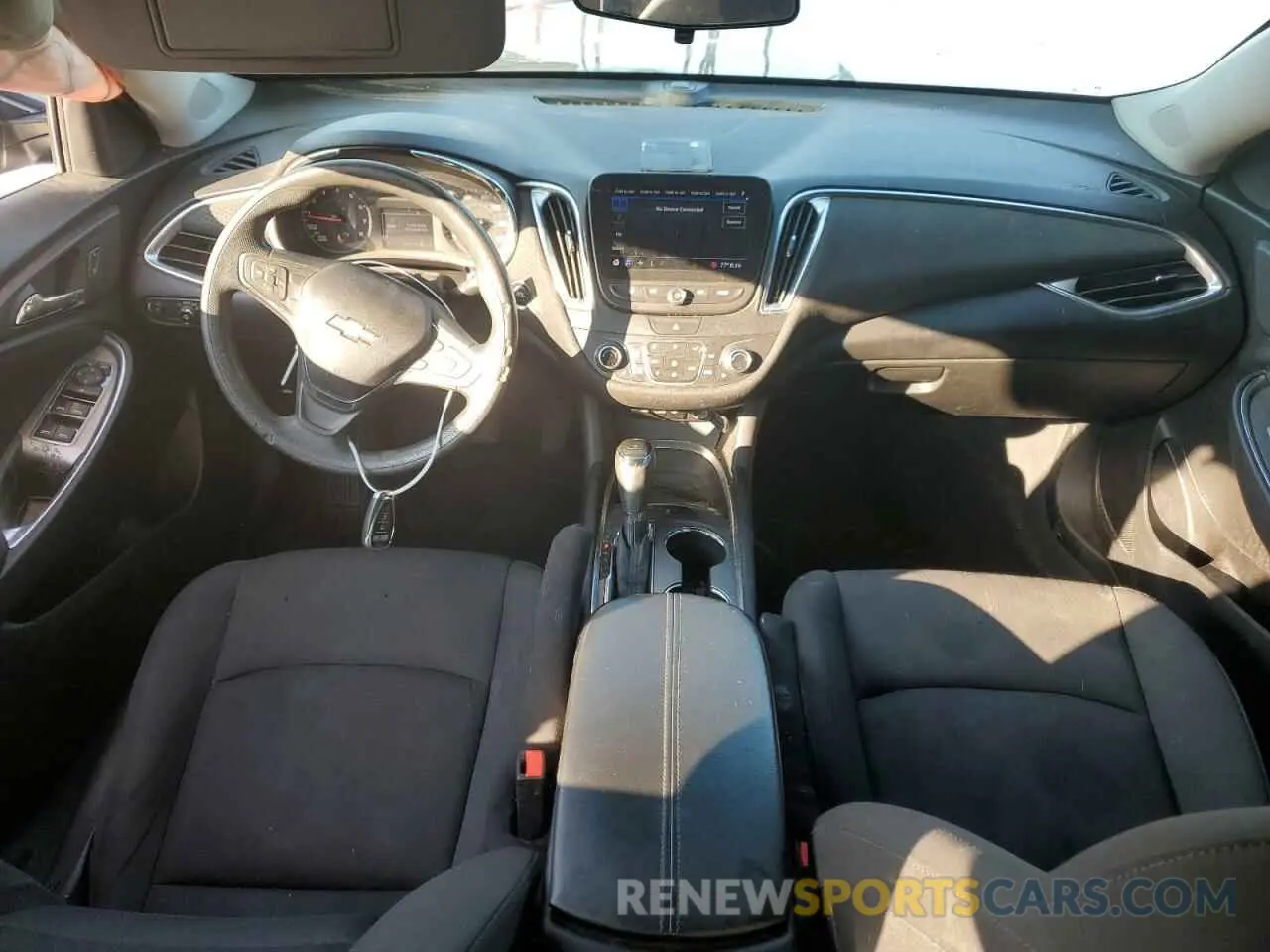 8 Photograph of a damaged car 1G1ZD5ST3KF159927 CHEVROLET MALIBU 2019