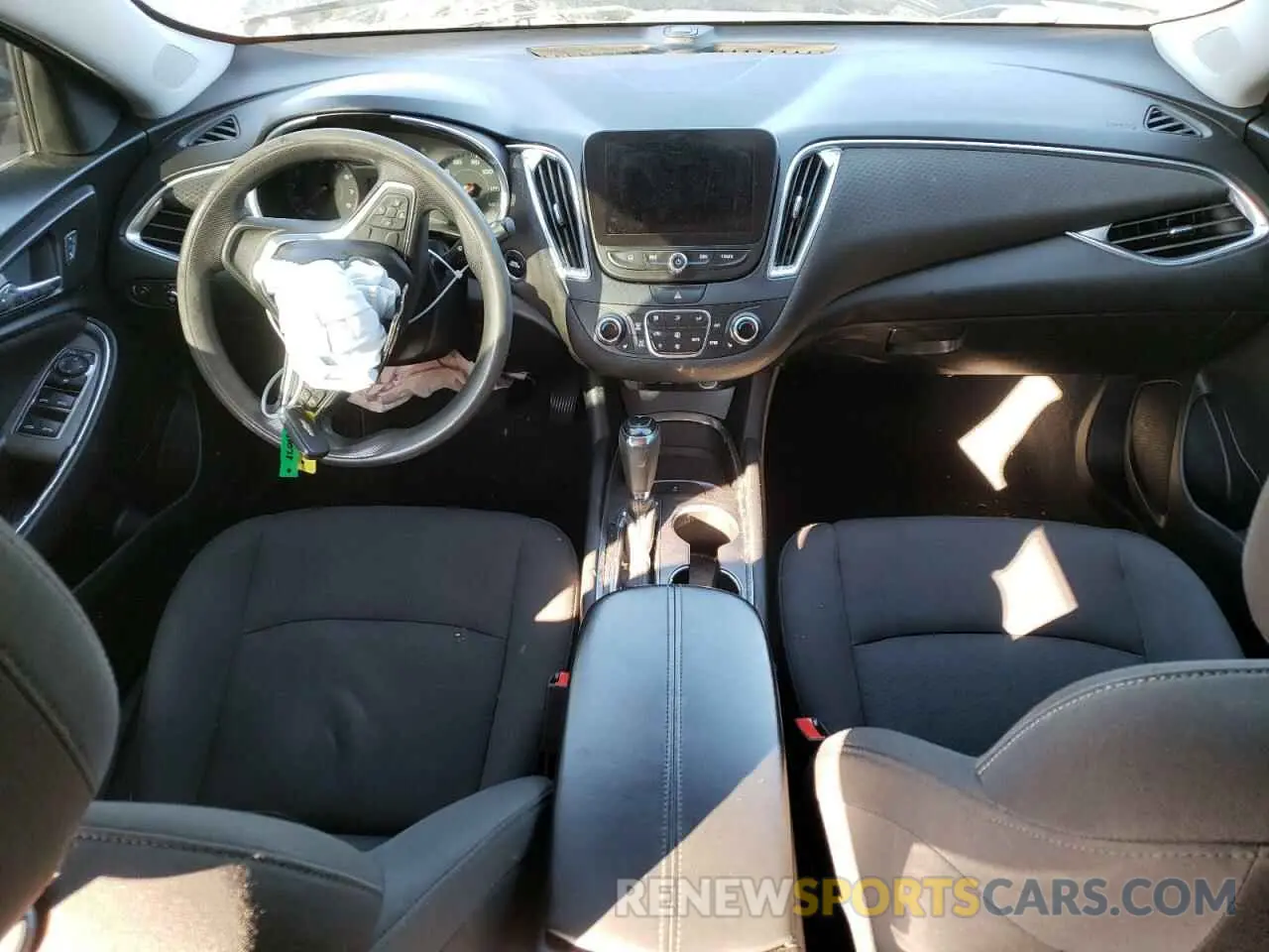 8 Фотография поврежденного автомобиля 1G1ZD5ST4KF174761 CHEVROLET MALIBU 2019