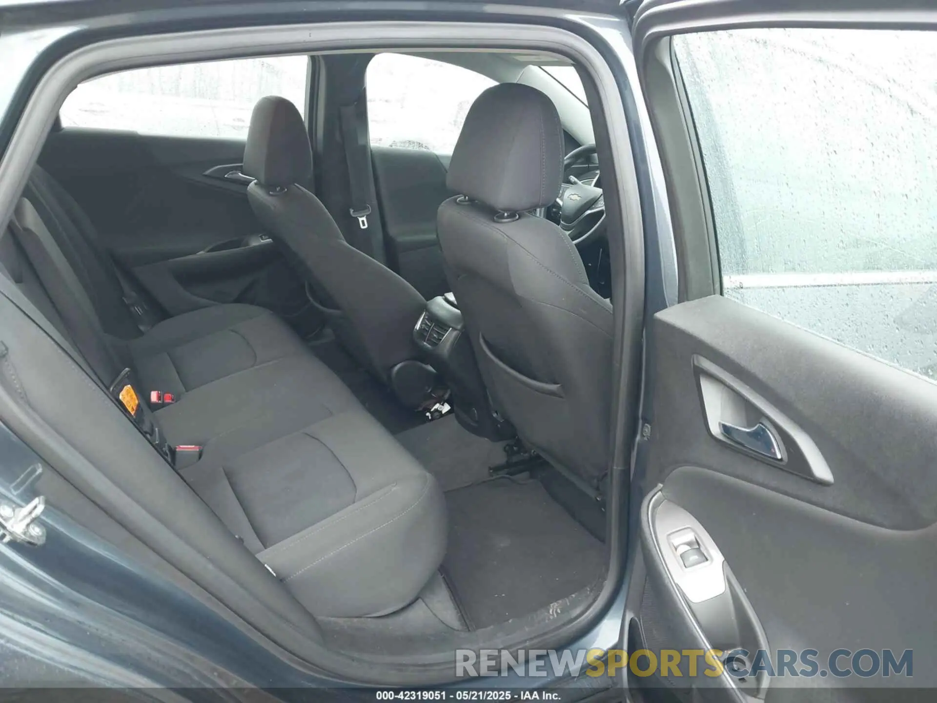 8 Photograph of a damaged car 1G1ZD5ST4KF179636 CHEVROLET MALIBU 2019