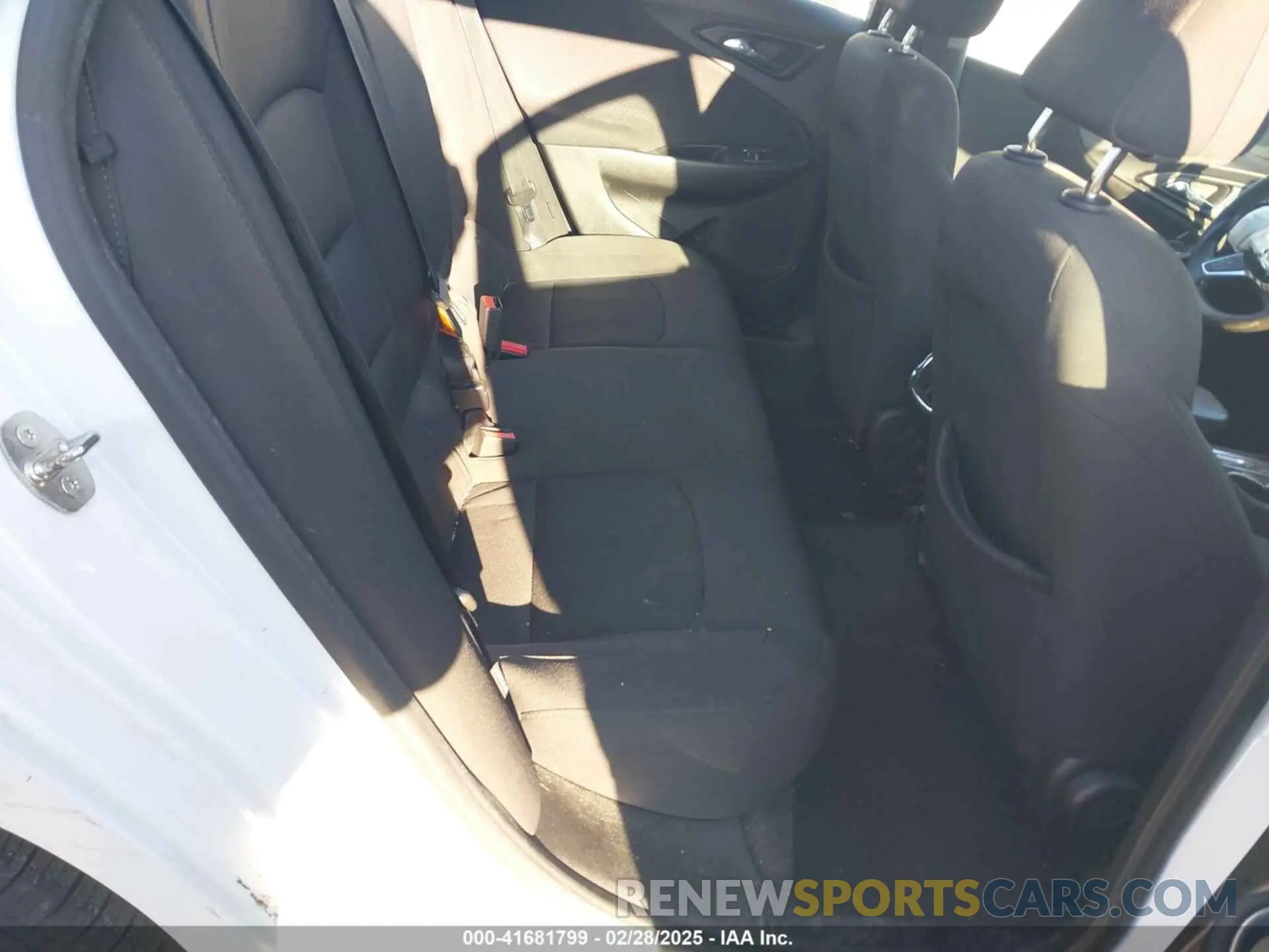 8 Photograph of a damaged car 1G1ZD5ST6KF135489 CHEVROLET MALIBU 2019
