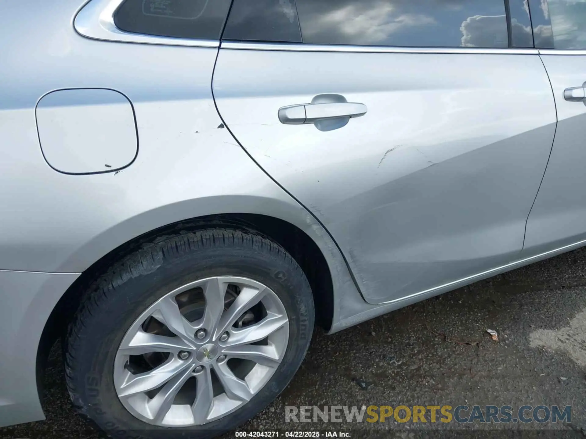 18 Photograph of a damaged car 1G1ZD5ST7KF157212 CHEVROLET MALIBU 2019