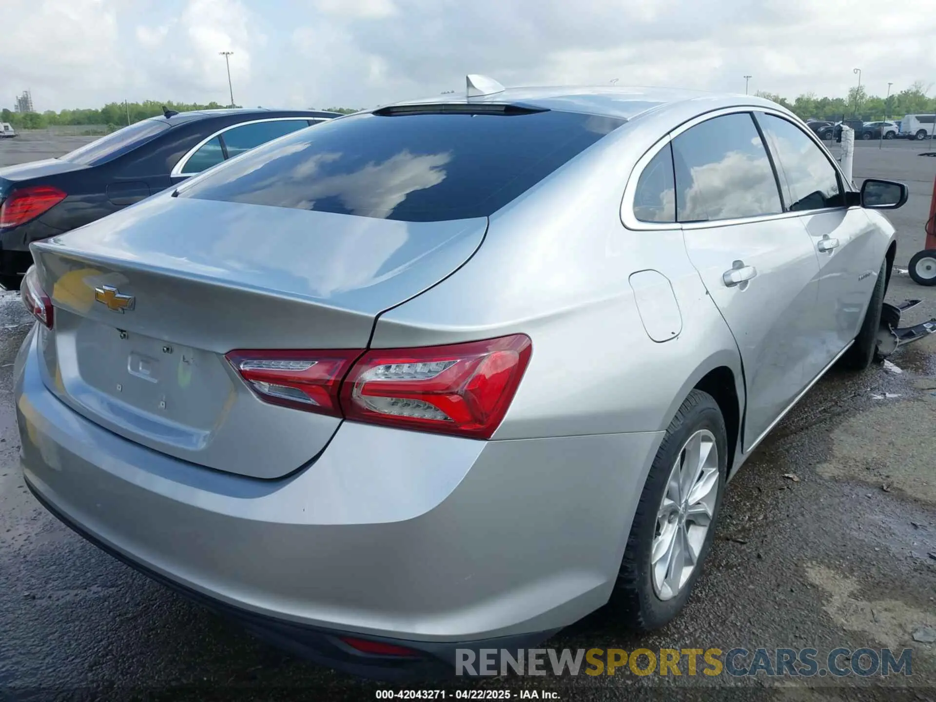 4 Photograph of a damaged car 1G1ZD5ST7KF157212 CHEVROLET MALIBU 2019