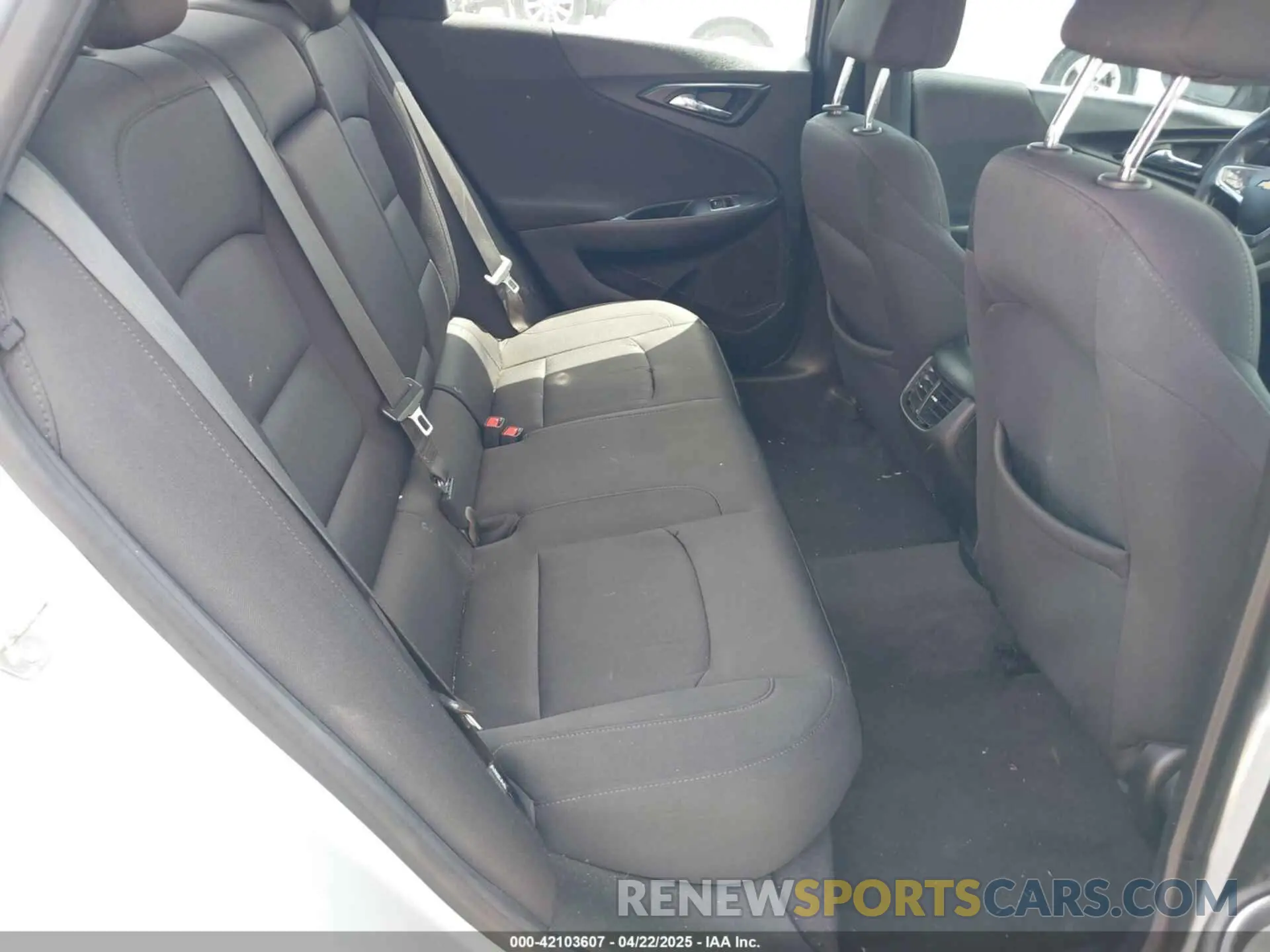 8 Photograph of a damaged car 1G1ZD5ST7KF217148 CHEVROLET MALIBU 2019
