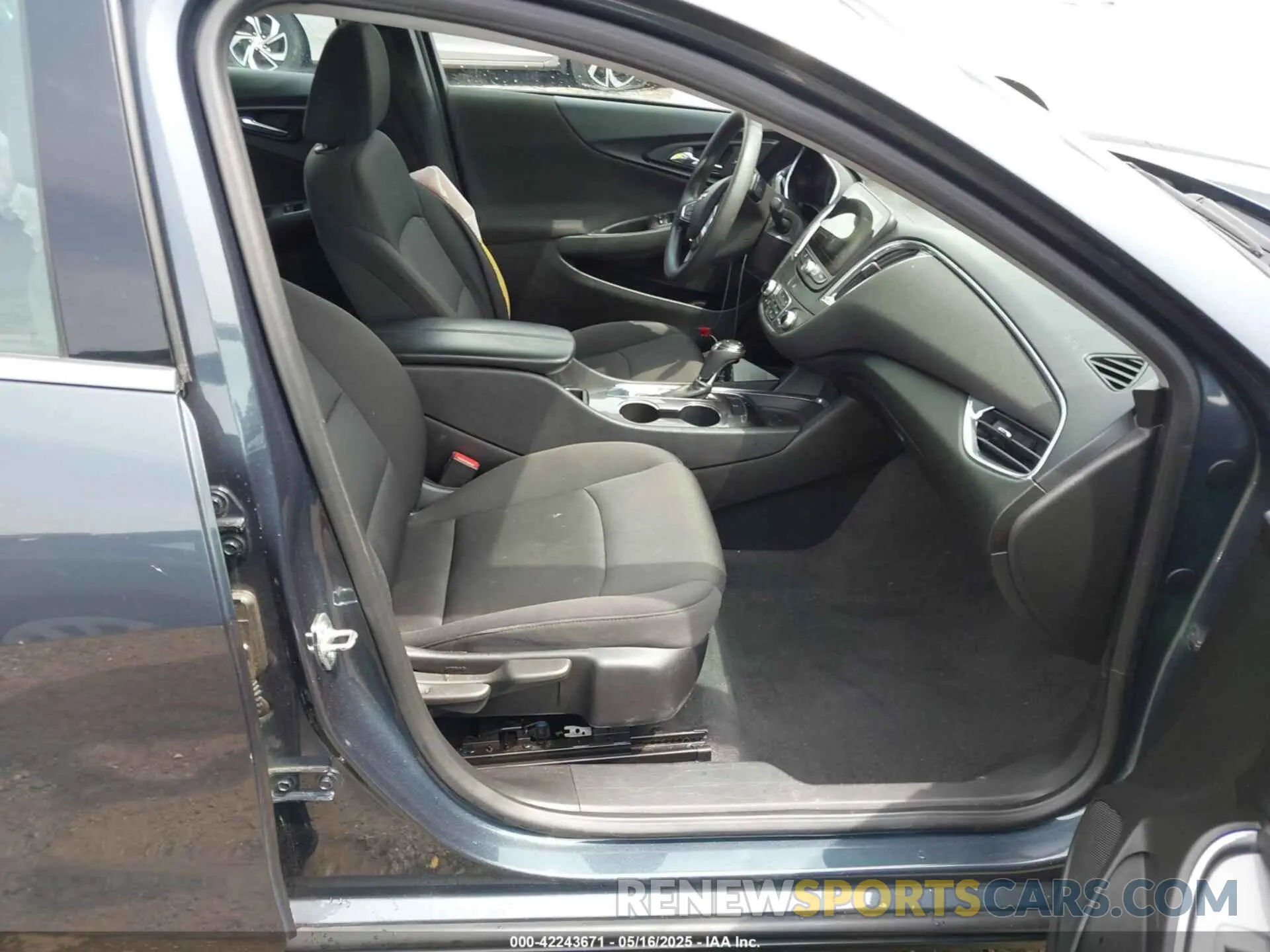5 Photograph of a damaged car 1G1ZD5ST8KF105961 CHEVROLET MALIBU 2019