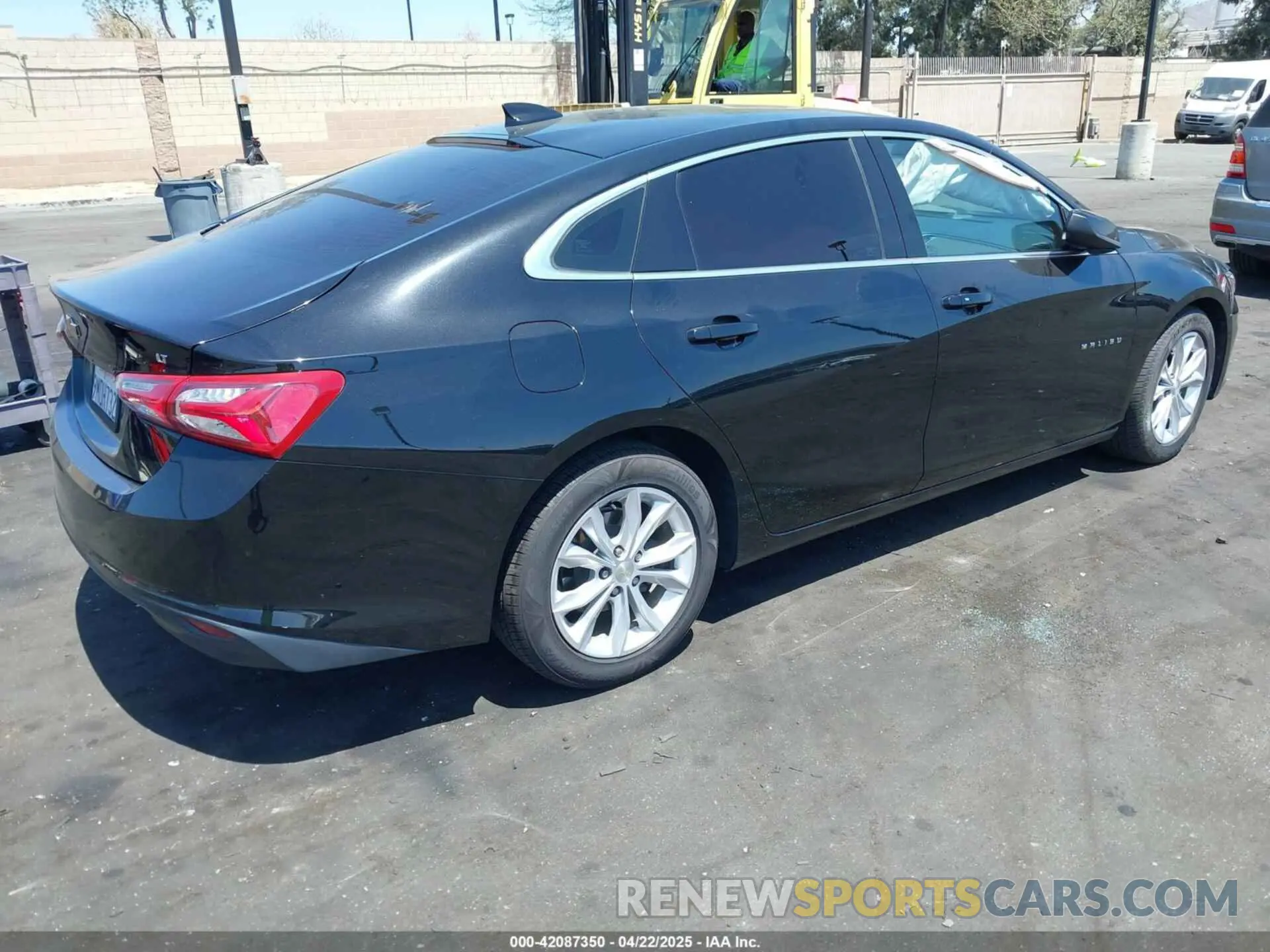 4 Photograph of a damaged car 1G1ZD5ST8KF157316 CHEVROLET MALIBU 2019