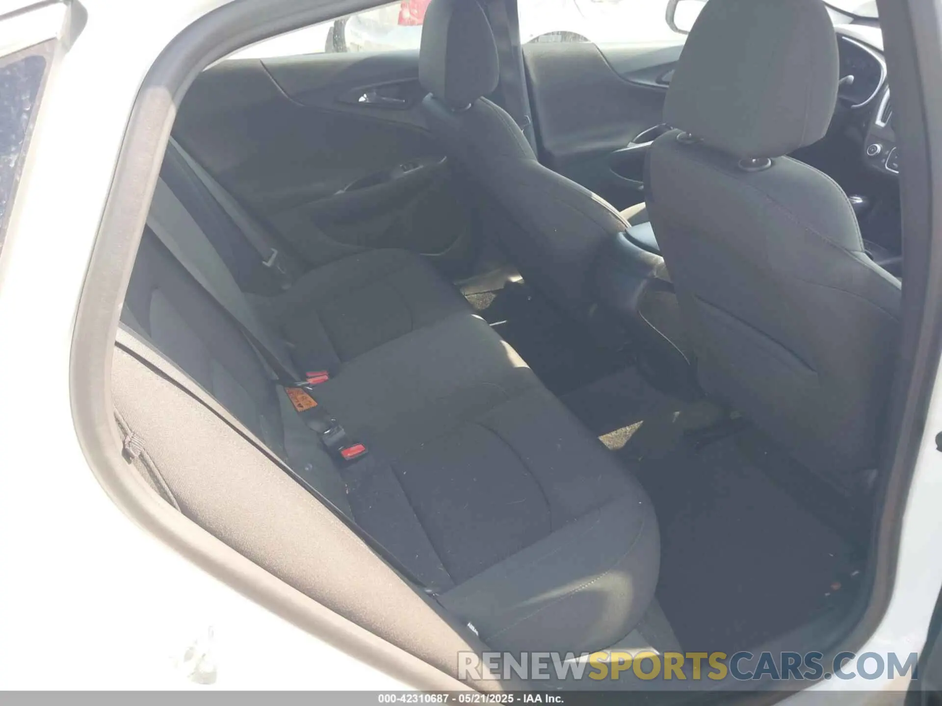 8 Фотография поврежденного автомобиля 1G1ZB5ST3LF123467 CHEVROLET MALIBU 2020