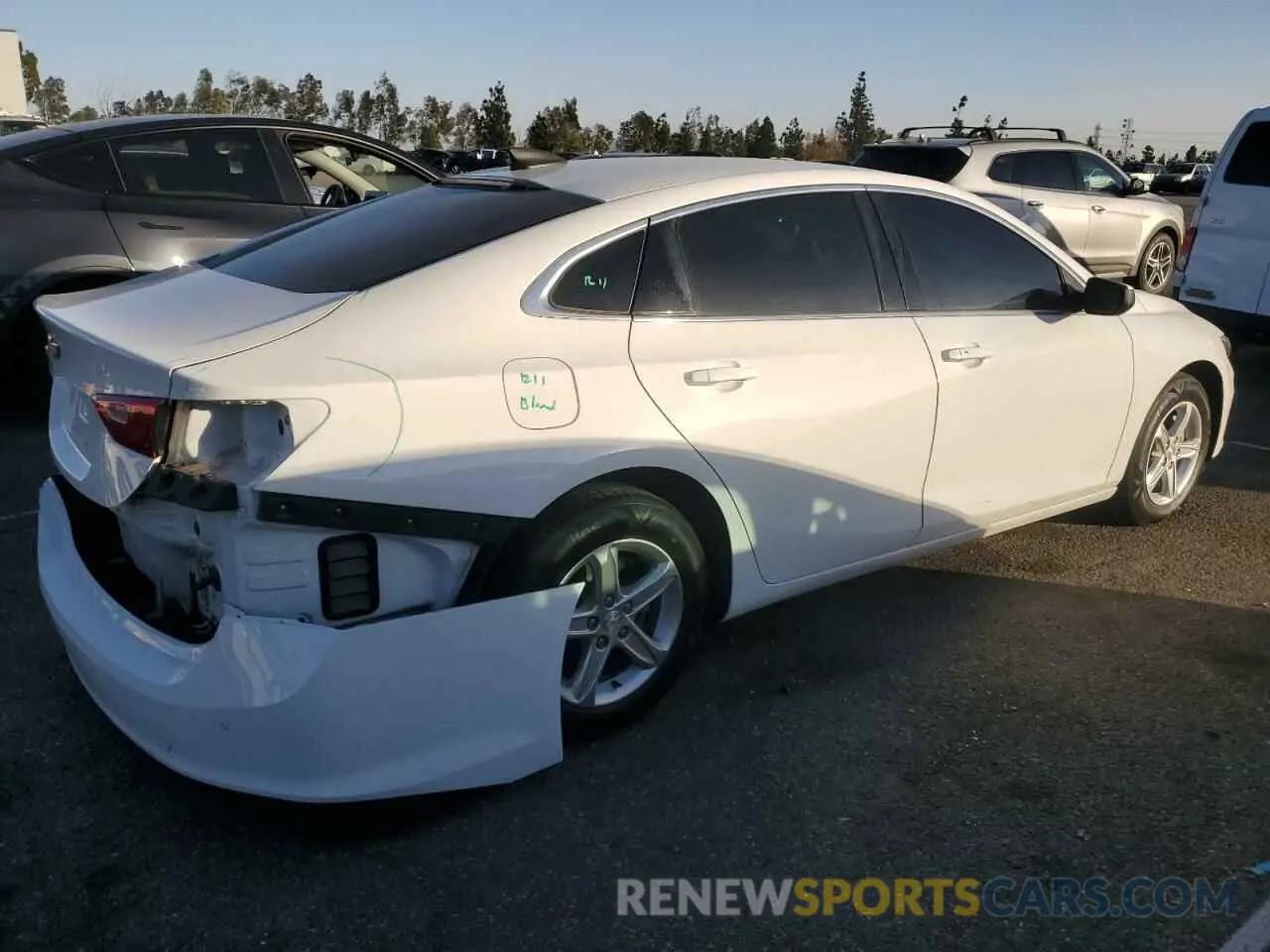 3 Фотография поврежденного автомобиля 1G1ZC5ST0LF148873 CHEVROLET MALIBU 2020