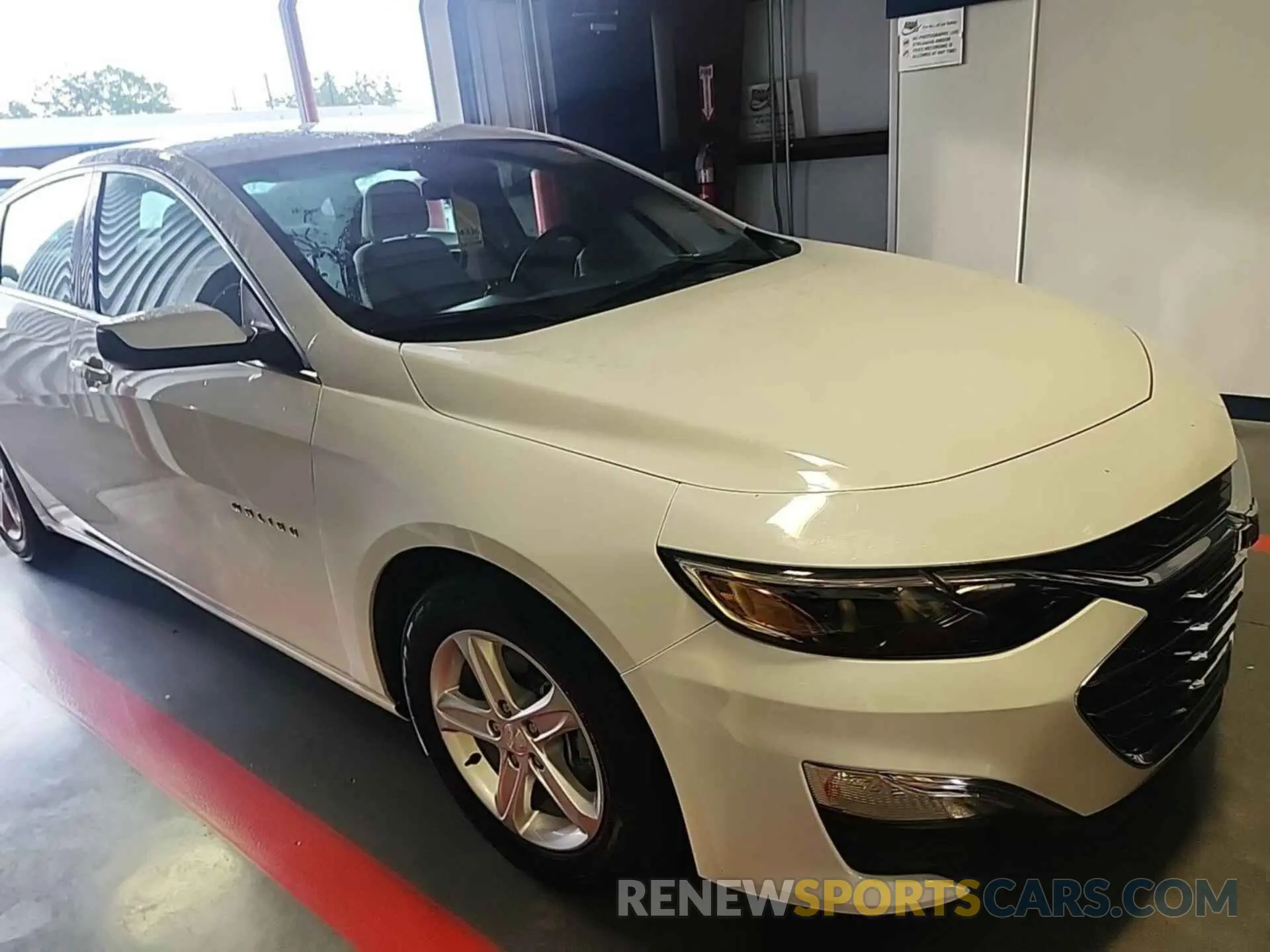 21 Photograph of a damaged car 1G1ZC5ST1LF132018 CHEVROLET MALIBU 2020