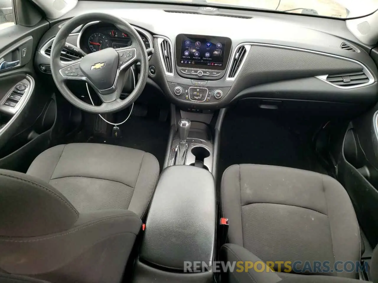 8 Фотография поврежденного автомобиля 1G1ZC5ST2LF111369 CHEVROLET MALIBU 2020