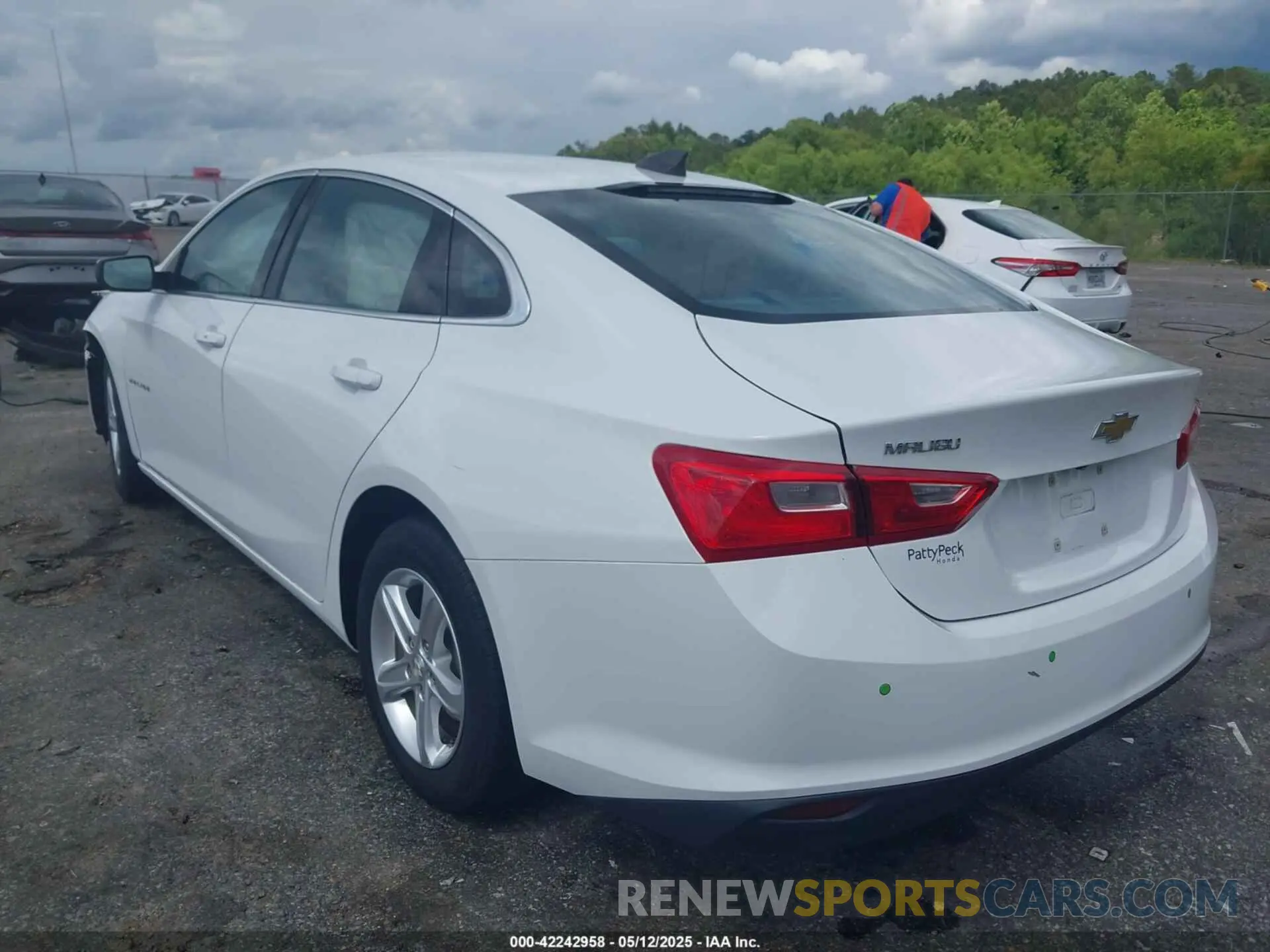 3 Фотография поврежденного автомобиля 1G1ZC5ST6LF158081 CHEVROLET MALIBU 2020