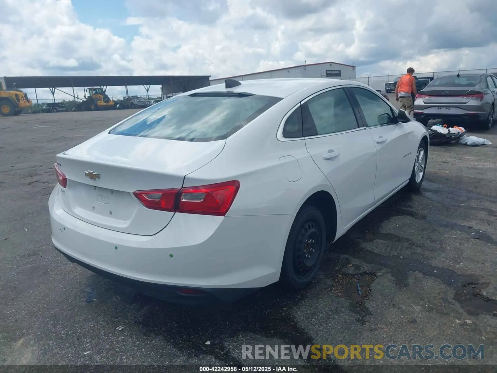 4 Фотография поврежденного автомобиля 1G1ZC5ST6LF158081 CHEVROLET MALIBU 2020