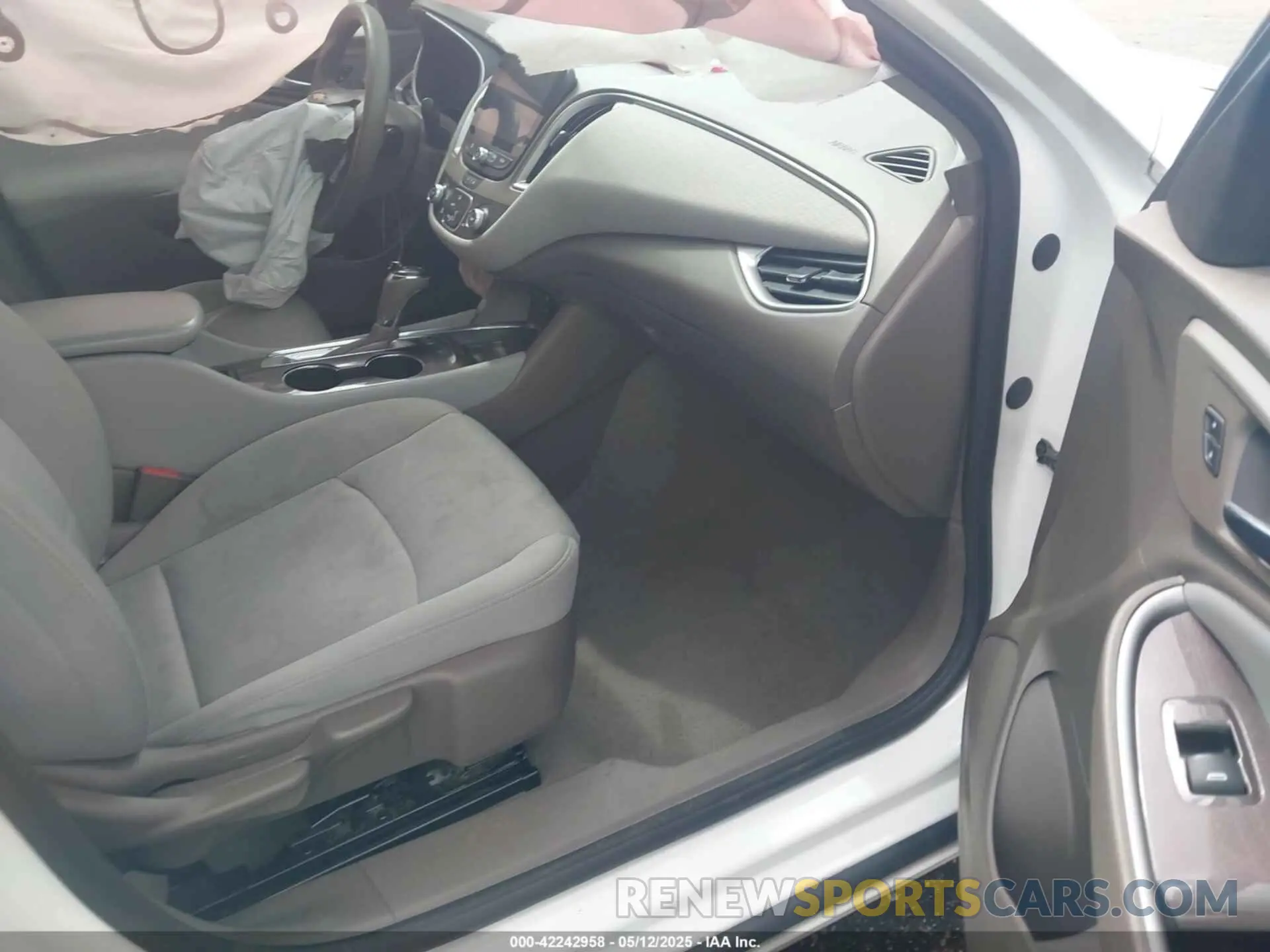 5 Фотография поврежденного автомобиля 1G1ZC5ST6LF158081 CHEVROLET MALIBU 2020
