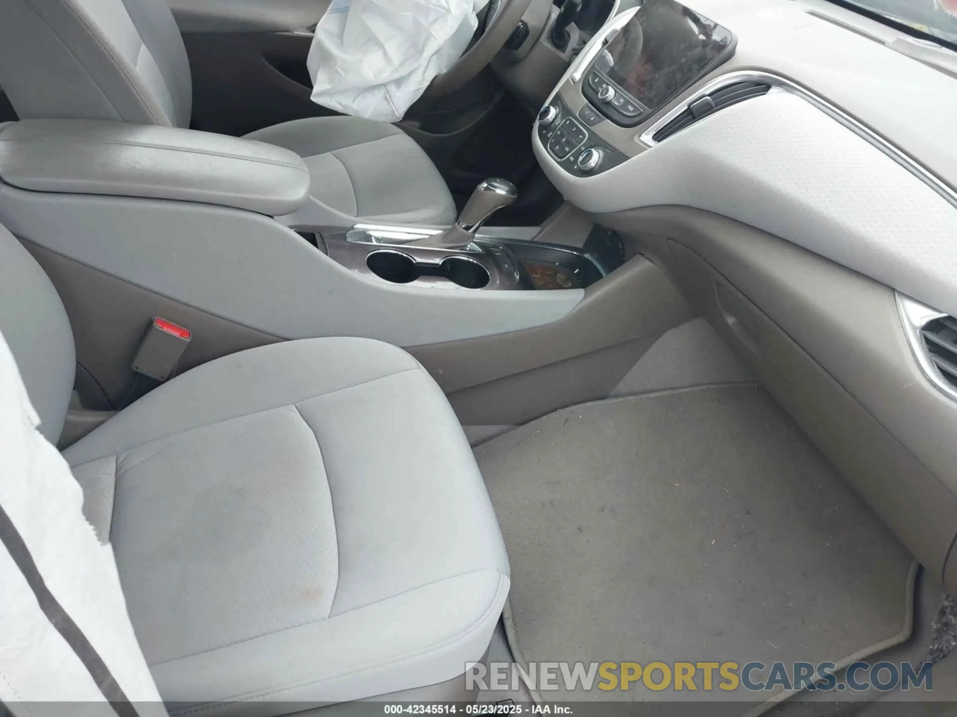 5 Photograph of a damaged car 1G1ZD5ST0LF124697 CHEVROLET MALIBU 2020