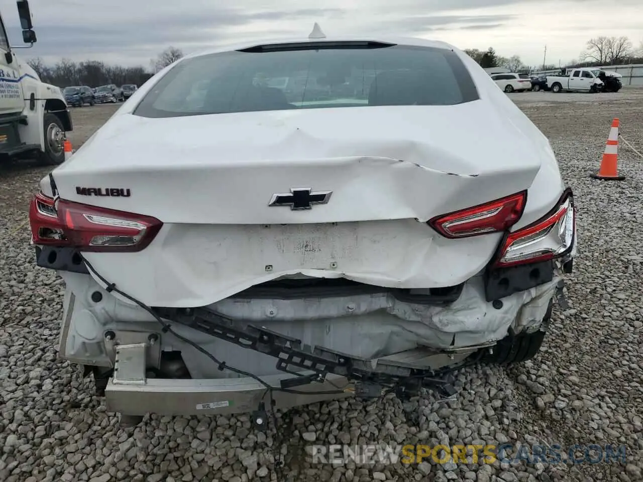 6 Photograph of a damaged car 1G1ZD5ST0LF151530 CHEVROLET MALIBU 2020