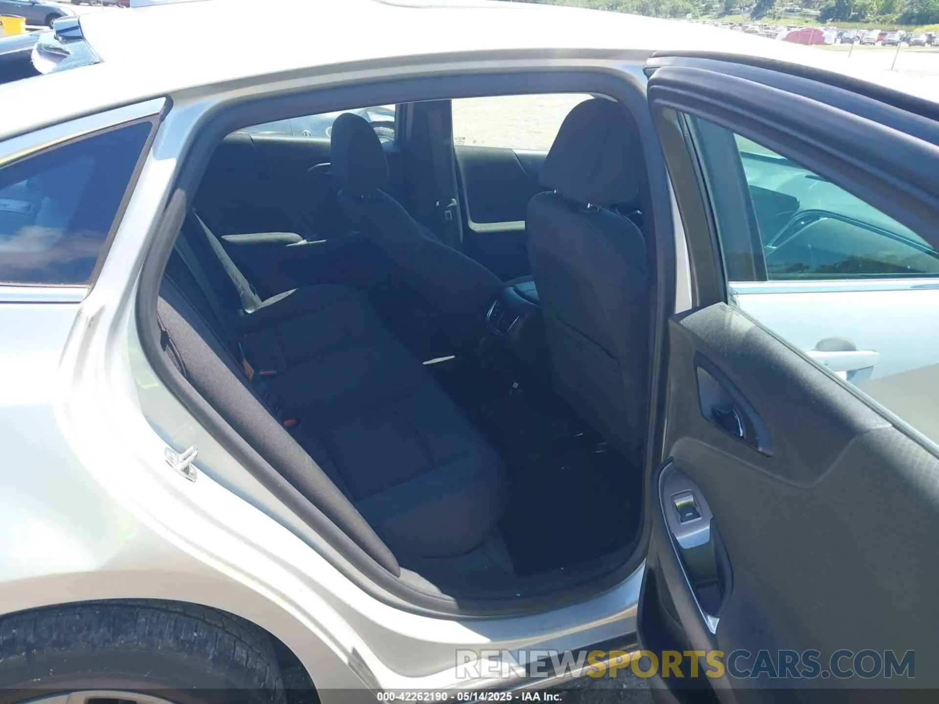 8 Photograph of a damaged car 1G1ZD5ST1LF010742 CHEVROLET MALIBU 2020